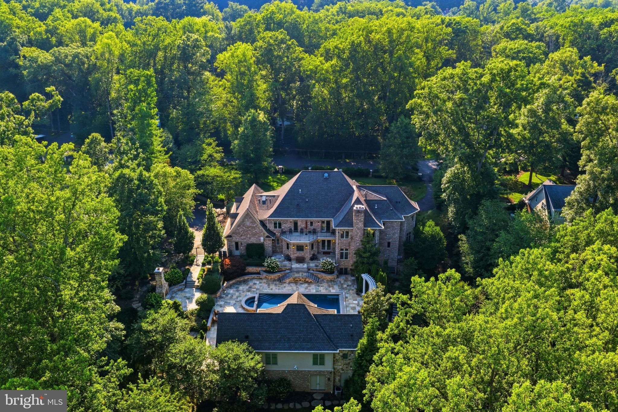 WOODSIDE ESTATES - Residential