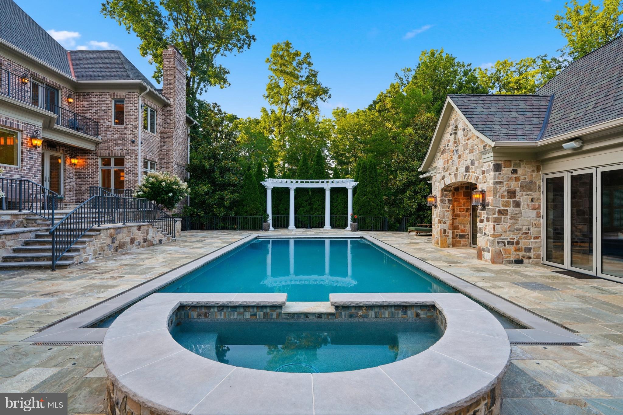 WOODSIDE ESTATES - Residential