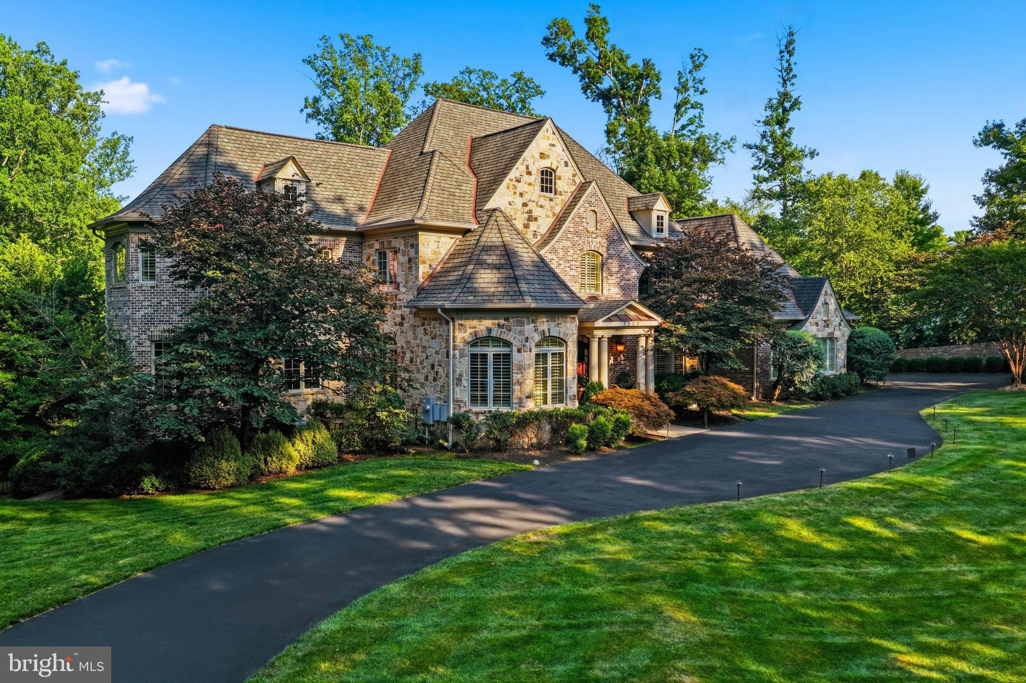 WOODSIDE ESTATES - Residential