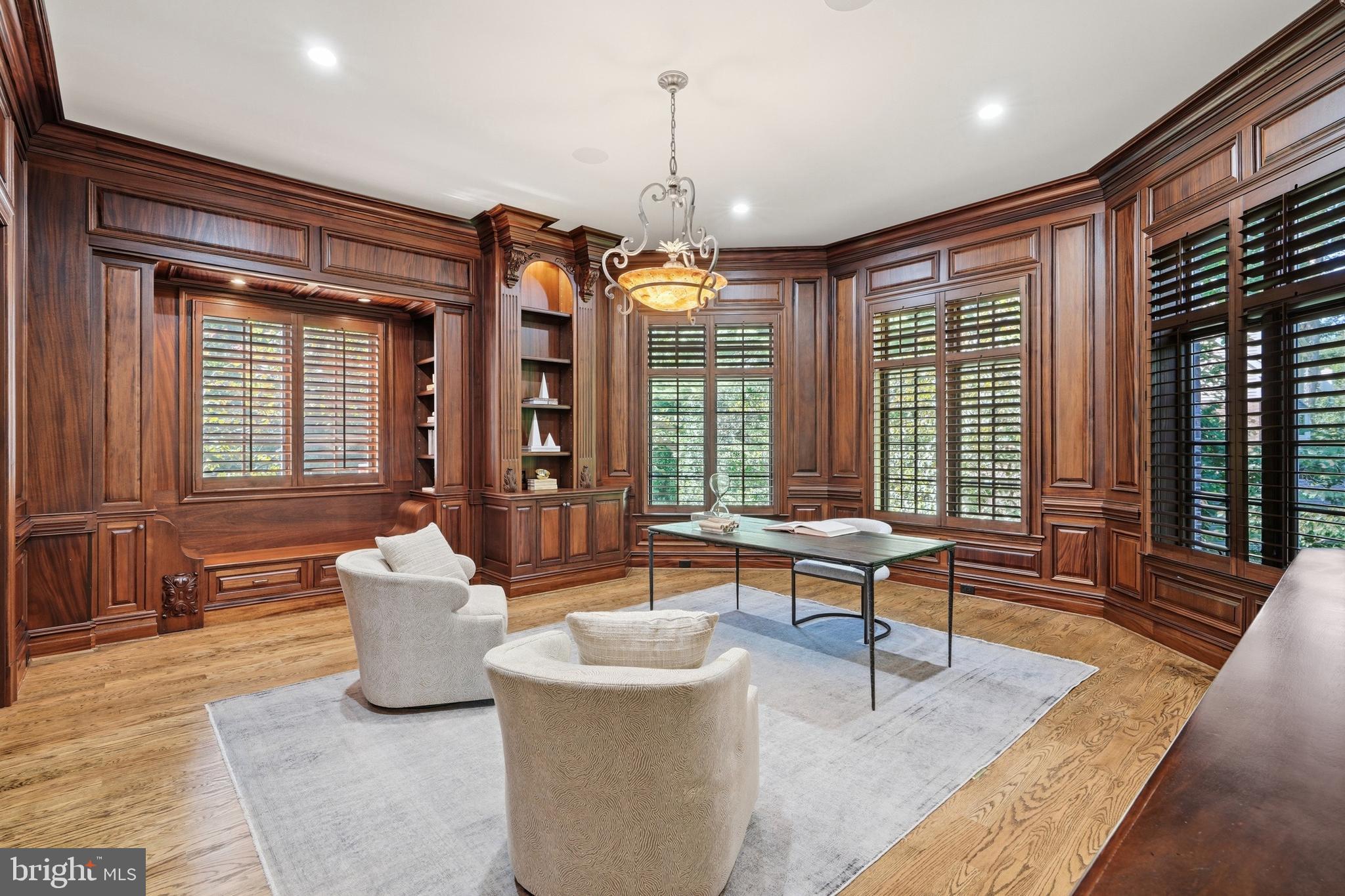 WOODSIDE ESTATES - Residential