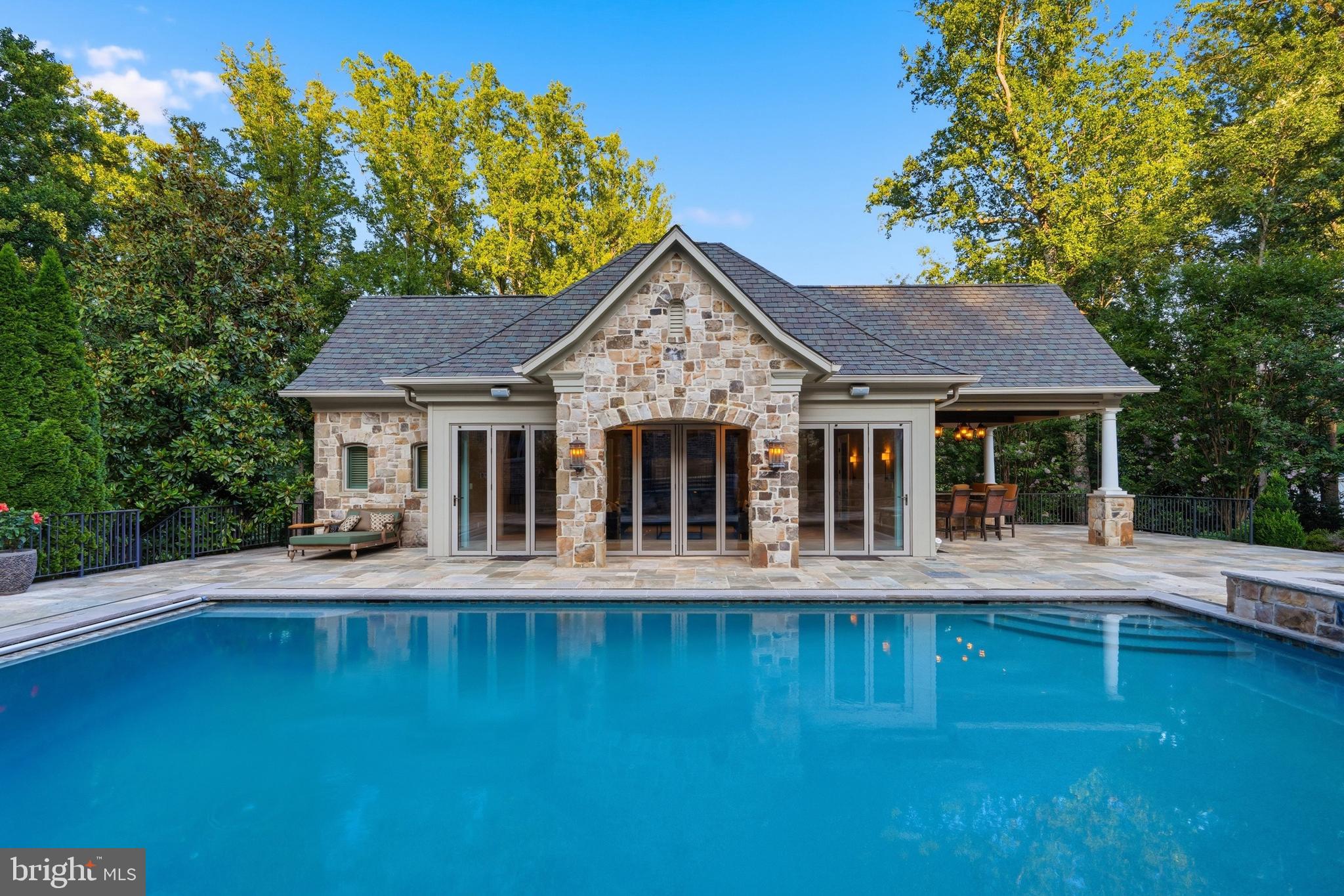 WOODSIDE ESTATES - Residential