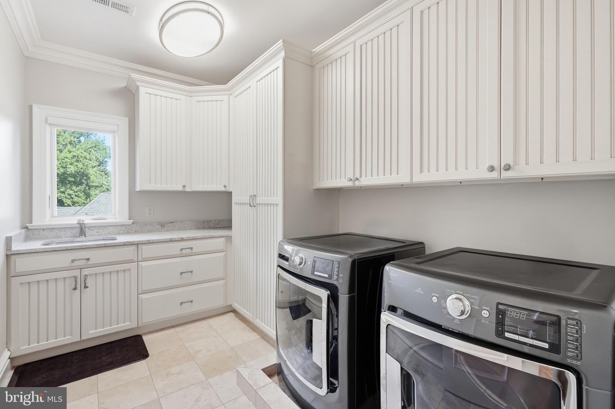 WOODSIDE ESTATES - Residential
