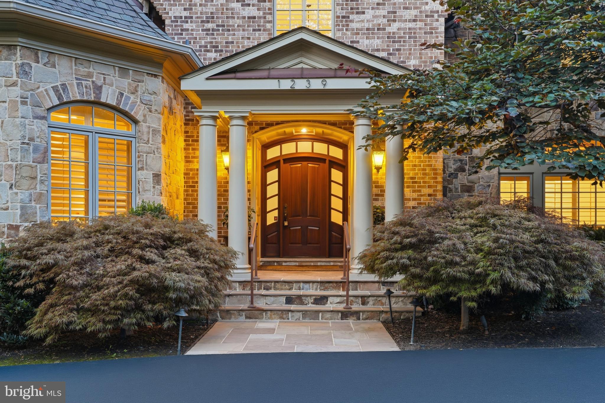 WOODSIDE ESTATES - Residential
