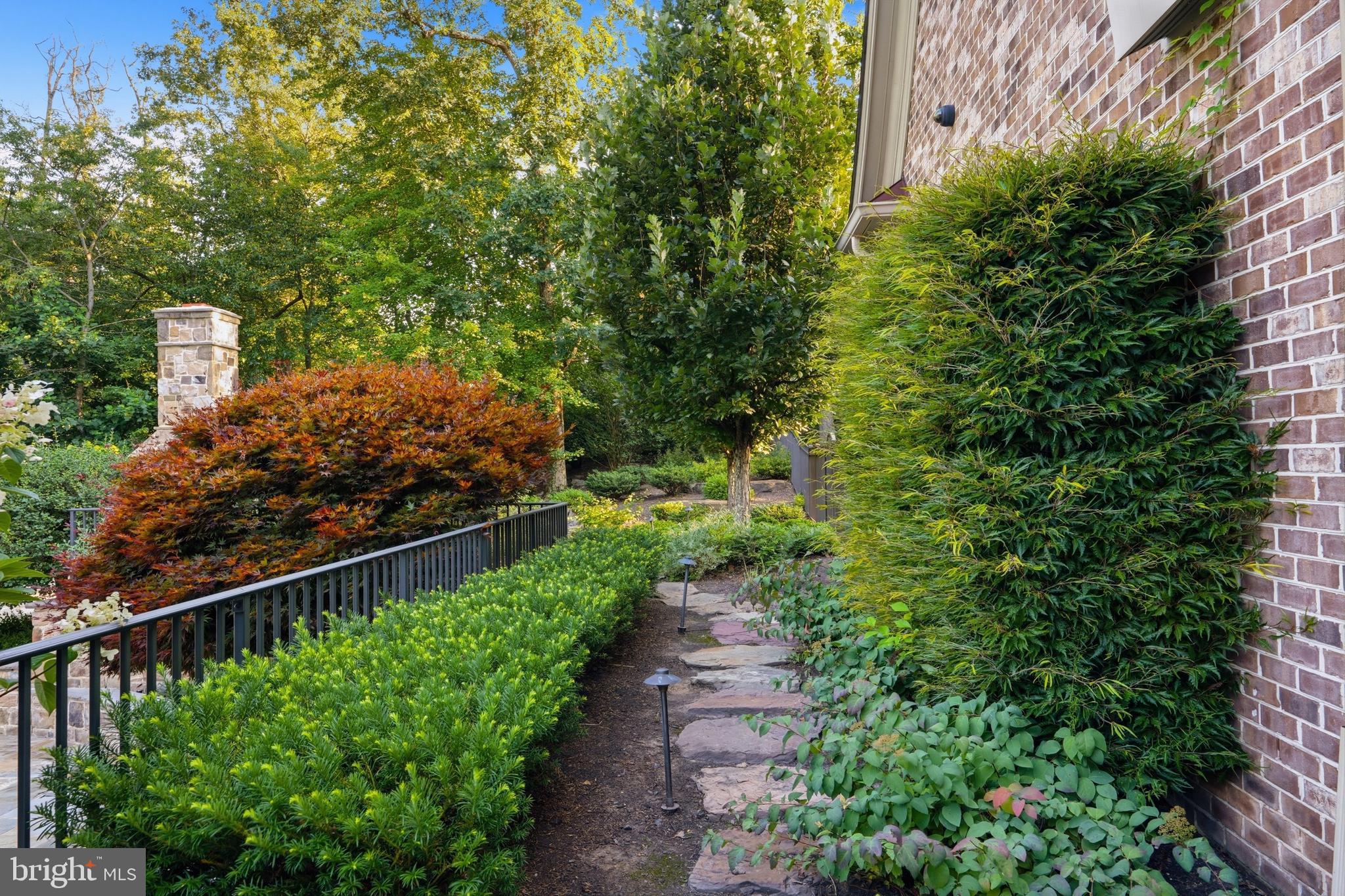 WOODSIDE ESTATES - Residential