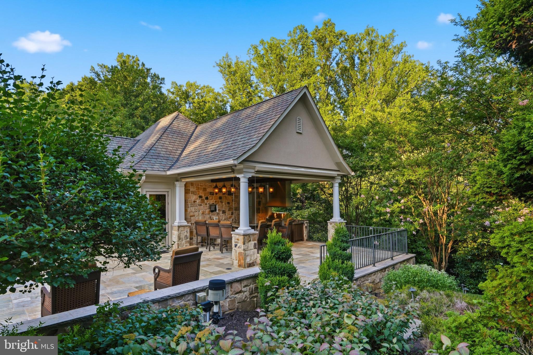 WOODSIDE ESTATES - Residential
