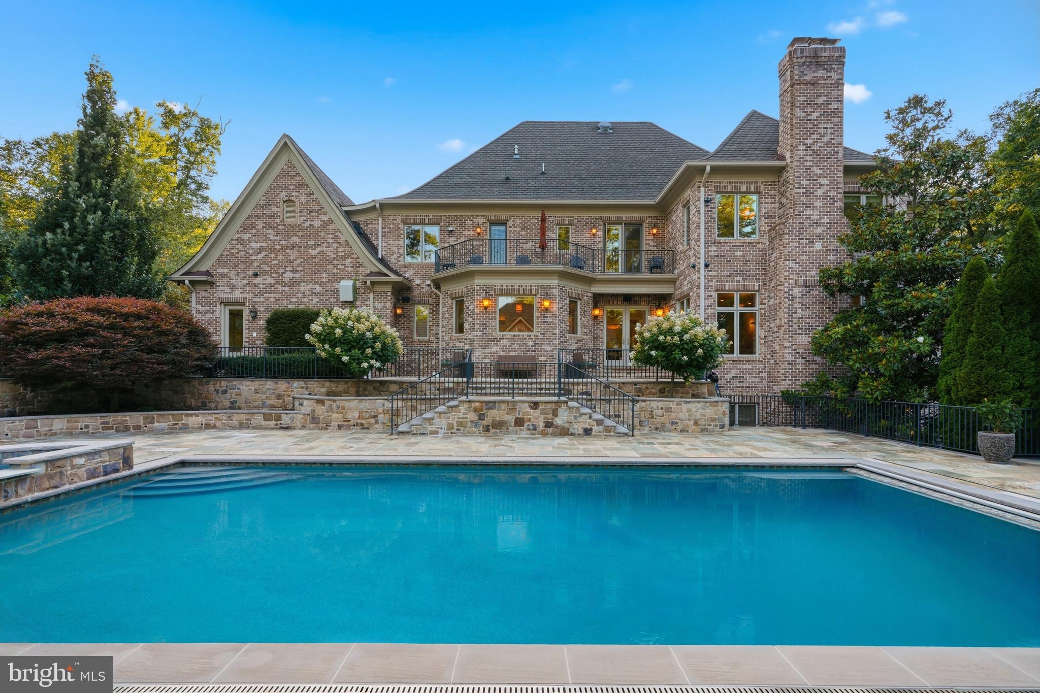 WOODSIDE ESTATES - Residential