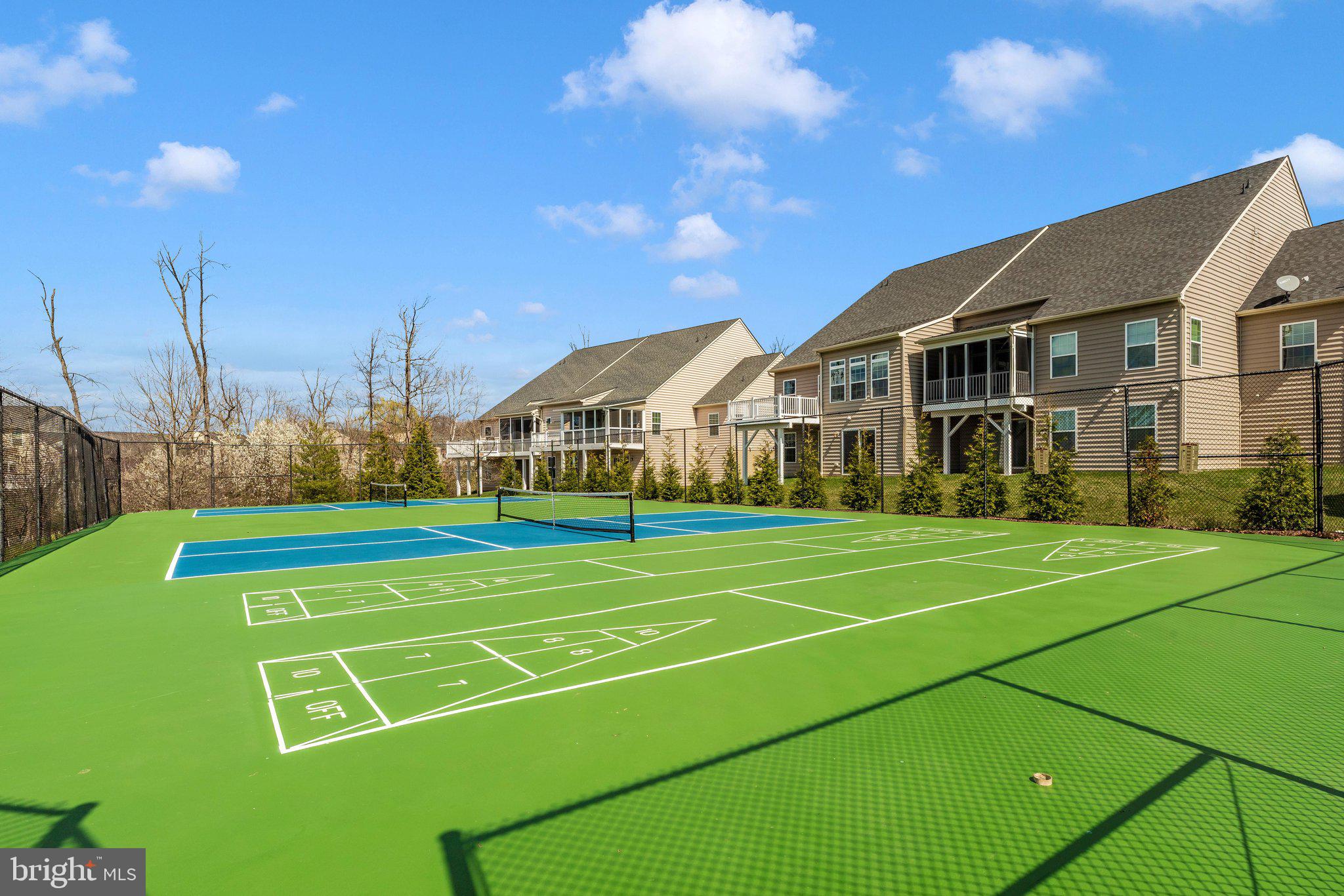 SIGNATURE CLUB AT GREENVIEW - Residential