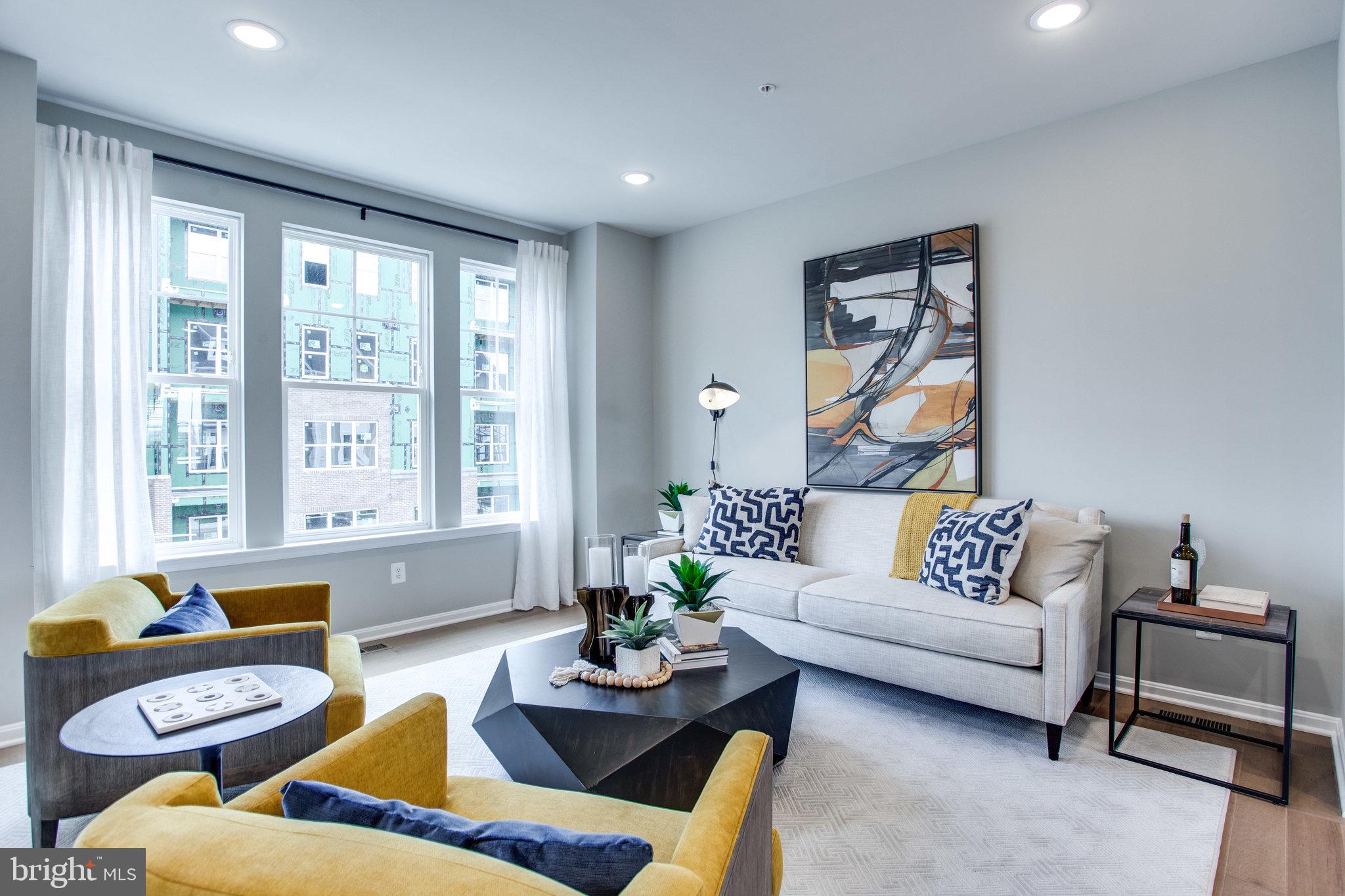 TOWNS AT MARKET COMMONS - Residential