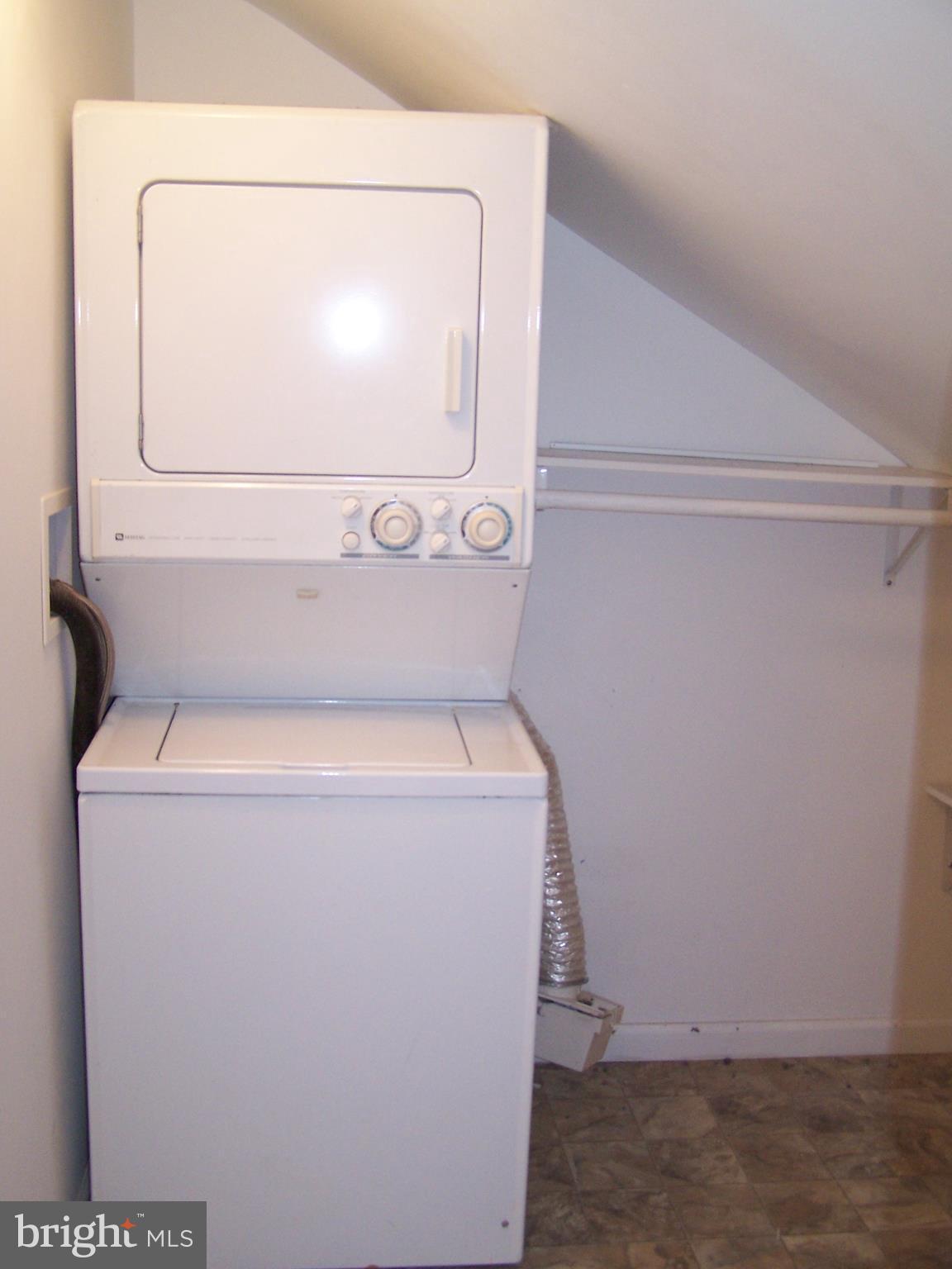 WOODSIDE PARK - Residential Lease