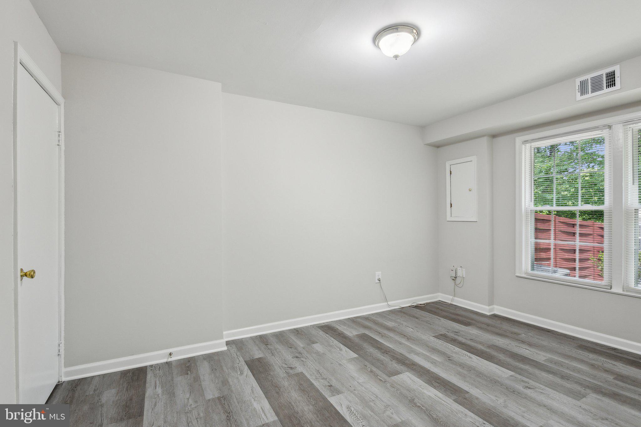 GREENWICH HILL - Residential Lease