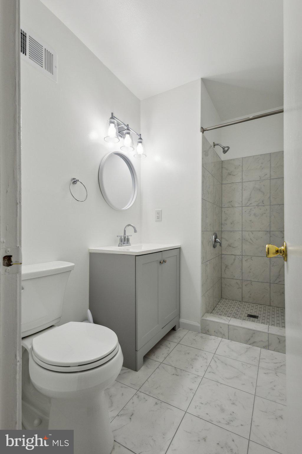 GREENWICH HILL - Residential Lease