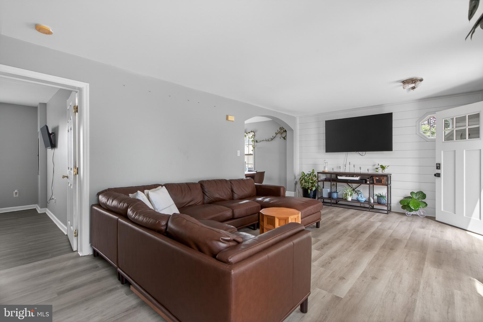 SOUTH STREET STATION - Residential