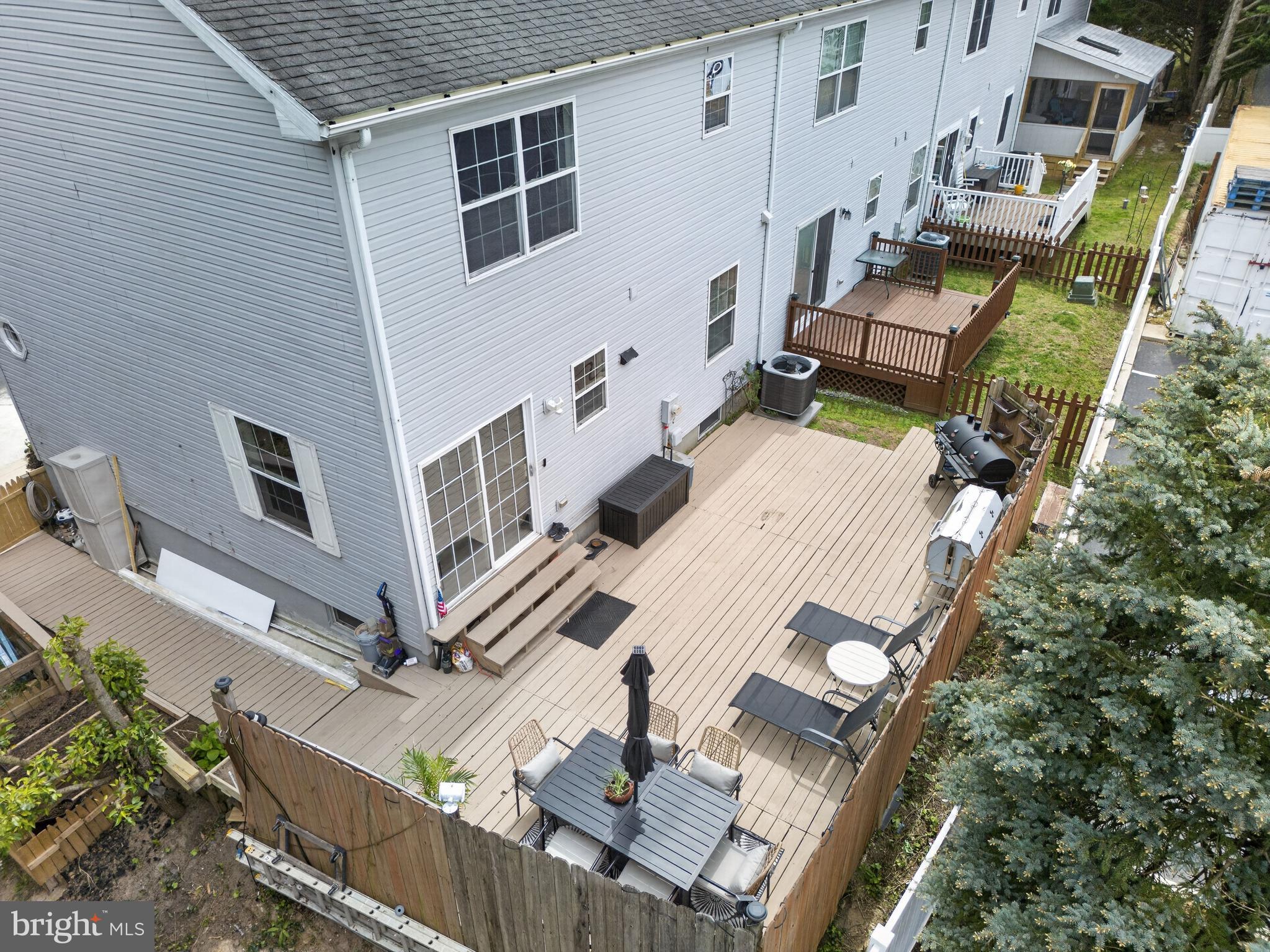 SOUTH STREET STATION - Residential