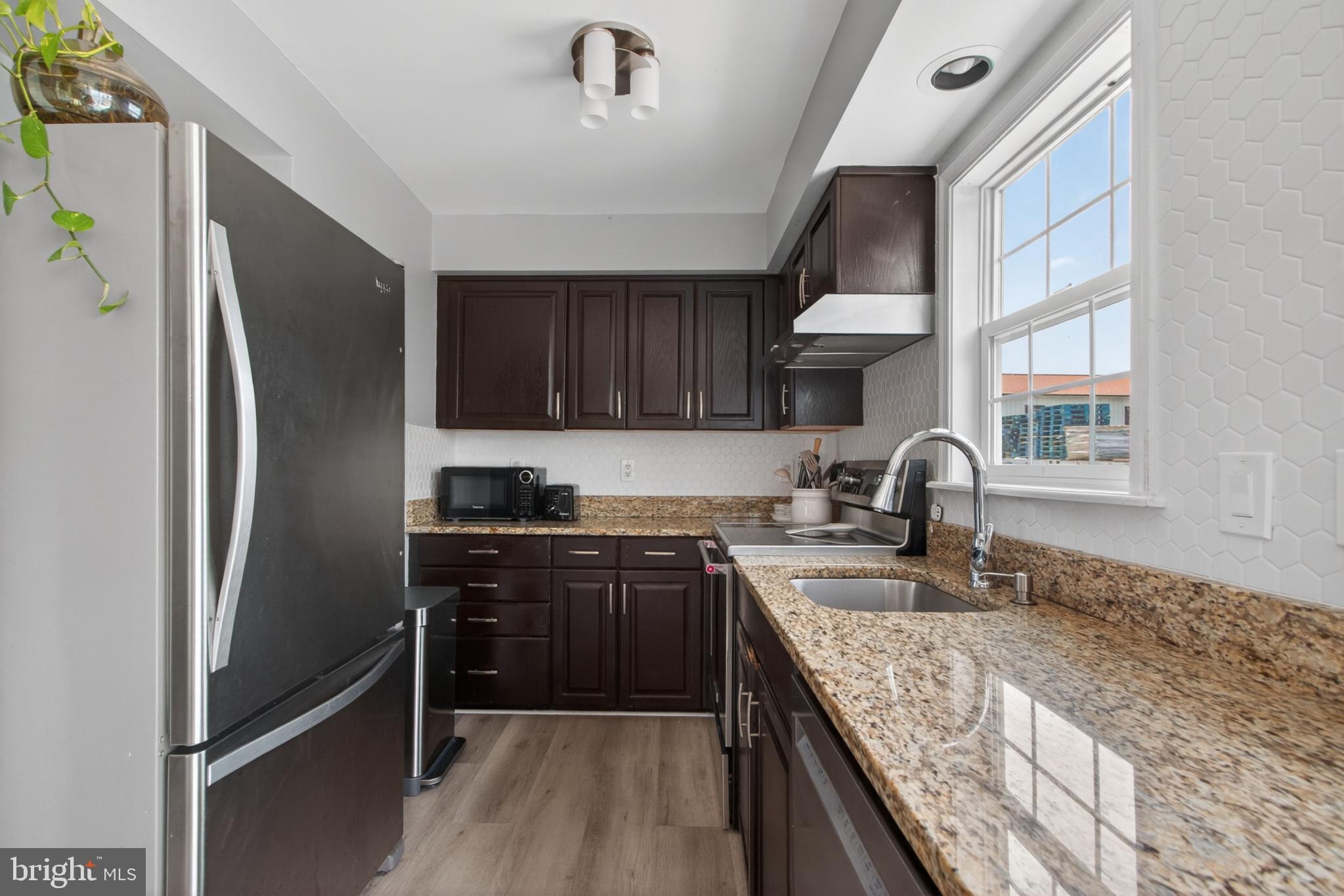SOUTH STREET STATION - Residential