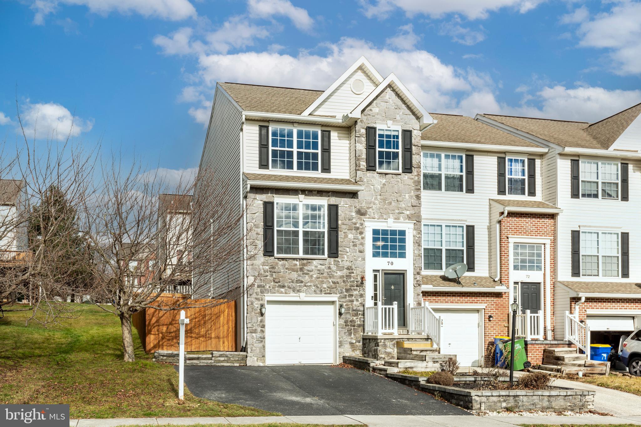 COLONIAL HILLS - Residential
