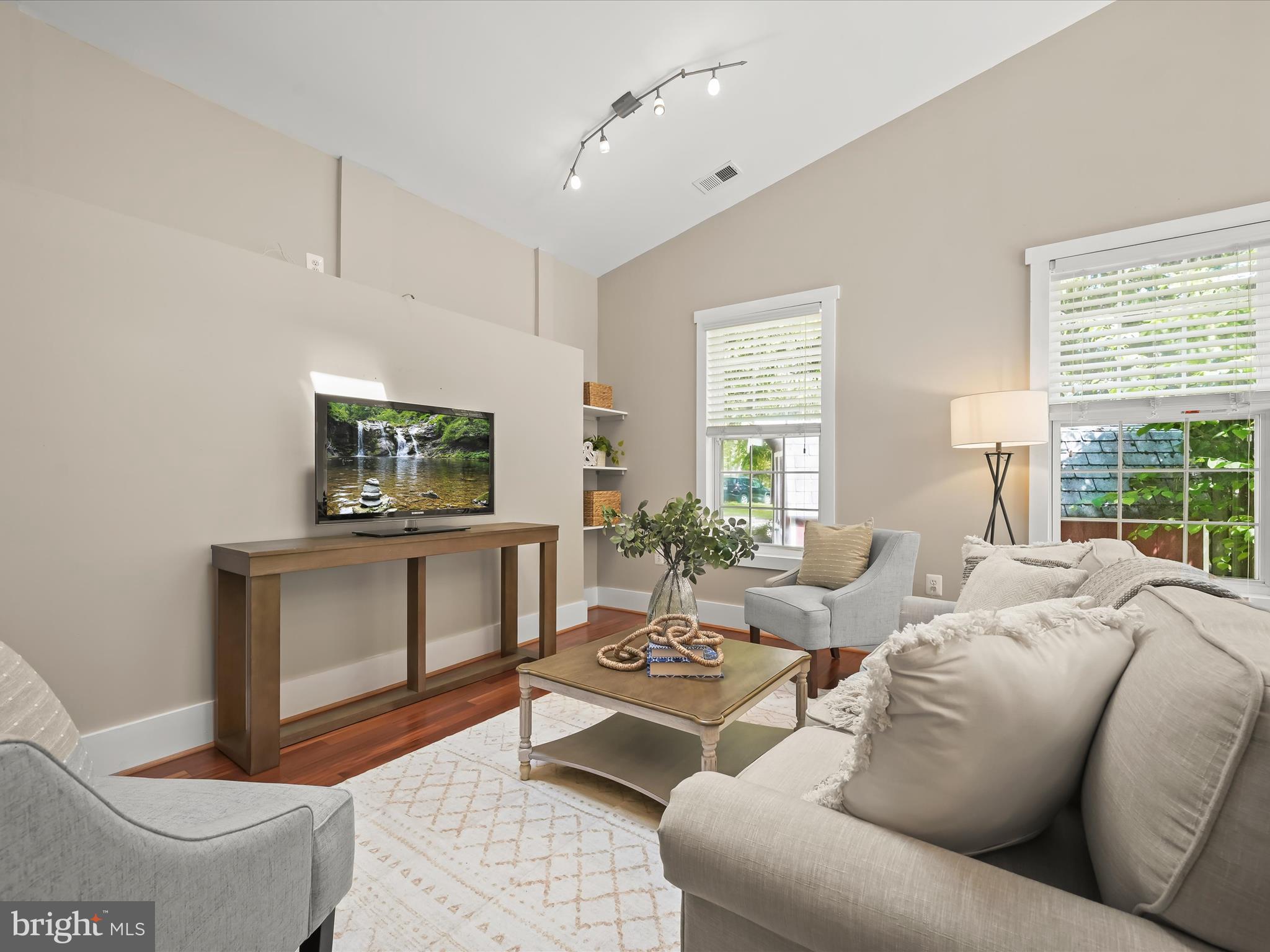 SUNRISE BEACH - Residential