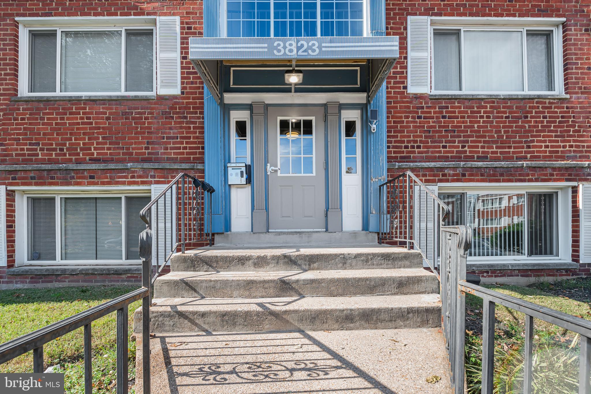 New price improvement!! 

This charming top-level 2 ample size bedrooms plus a den, 1 bathroom unit in the desirable Park Place Condominiums offers a blend of comfort and convenience. Built in 1962, this well-maintained garden-style apartment features hardwood flooring throughout and a spacious bathroom complete with a soaking tub, perfect for relaxation. 

     The living space is enhanced by ceiling fans, ensuring a comfortable atmosphere year-round. The kitchen is equipped with essential appliances, including a gas oven/range, microwave, dishwasher, and disposal, making meal preparation a breeze. Enjoy the convenience of assigned parking with space number 23-303, along with access to common laundry facilities. 

The community benefits from a low association fee that covers maintenance of common areas, lawn care, snow removal, and trash and water services, allowing for a hassle-free lifestyle. 

 Located within a vibrant neighborhood, residents can enjoy easy access to public transportation, with a bus stop less than a mile away and a metro station within 1 to 3 miles. Nearby parks provide ample opportunities for outdoor activities. 

  Ideally located near the University of Maryland, Hyattsville Arts District, and Driskell Park, with easy access to shops, dining, public transit, and major commuter routes.

Join me at the Open House on May 2nd at 2:00 p.m. A gift basket will be