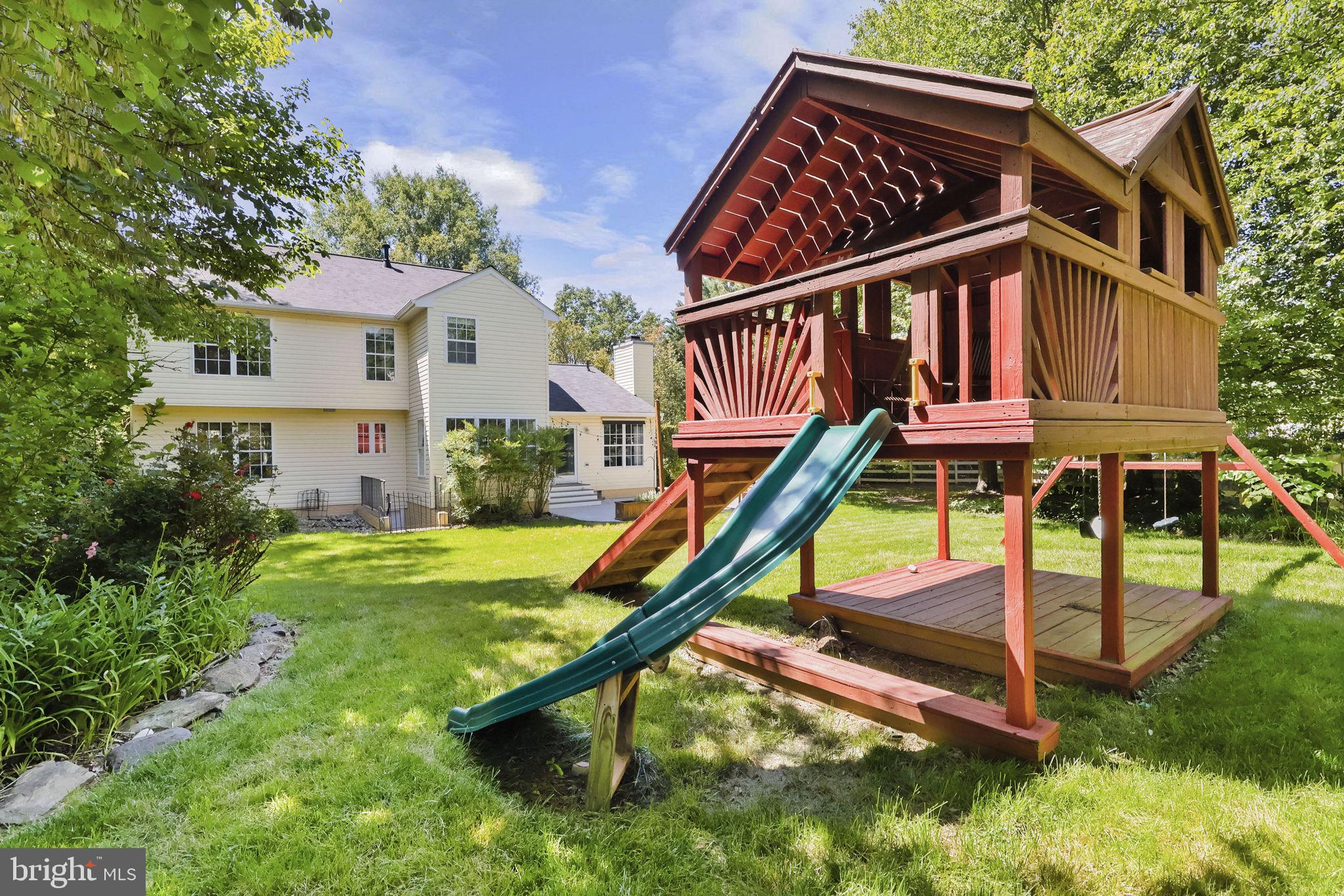 VILLAGES AT ROUND HILL - Residential