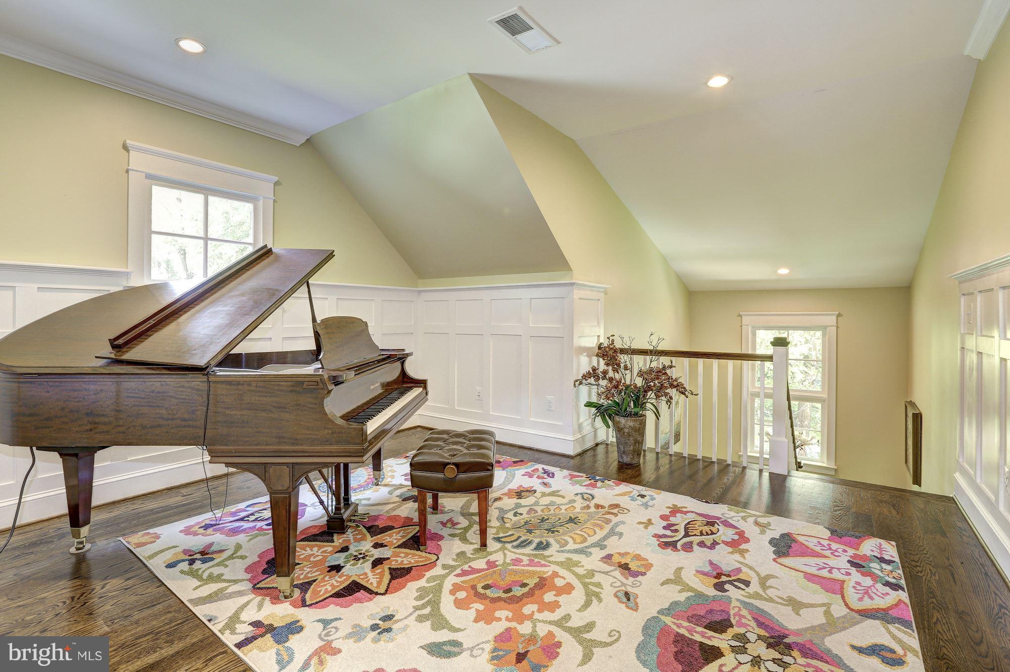 WESTBRIAR COUNTRY CLUB MANOR - Residential