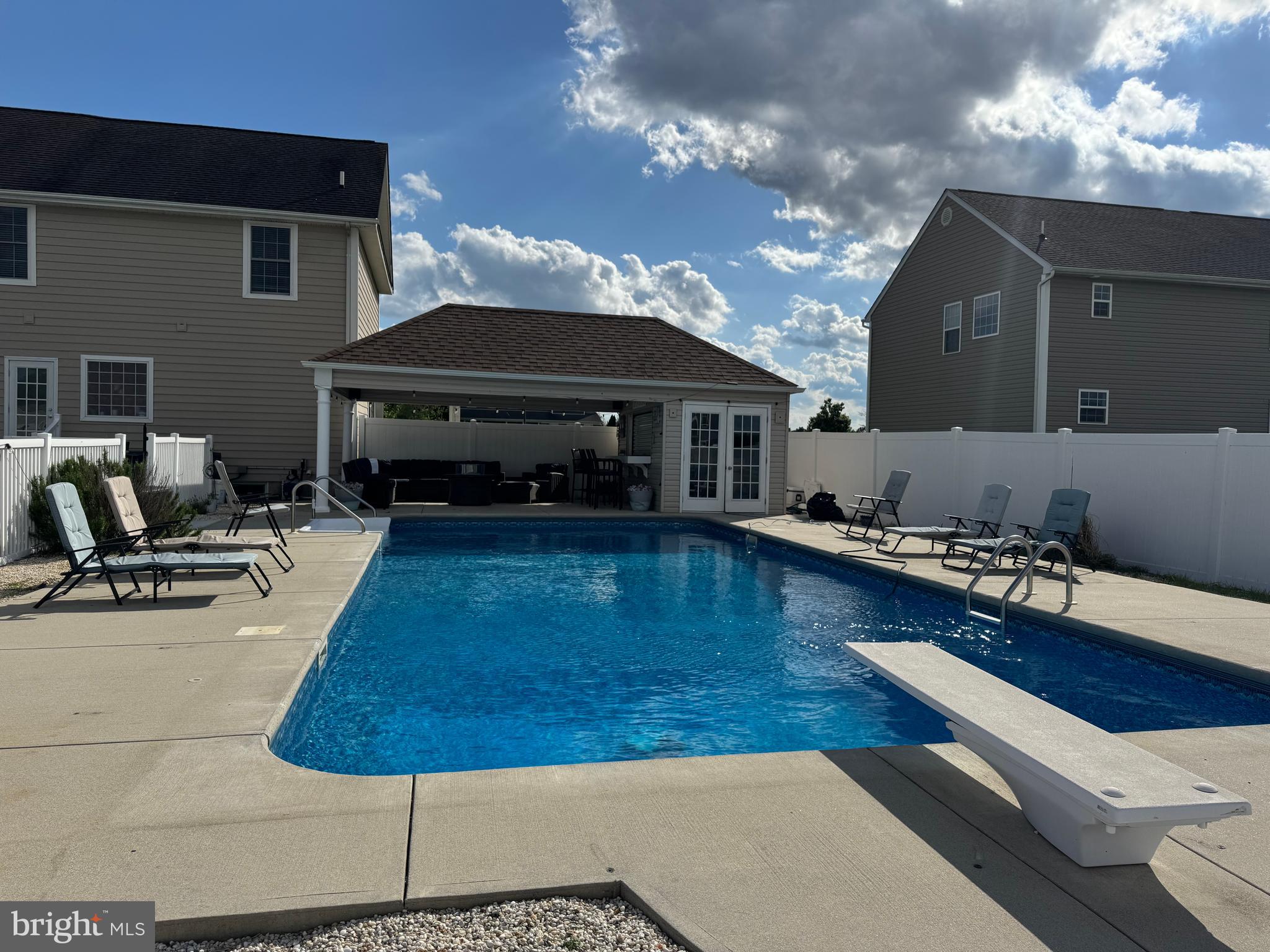 KNOLLAC ACRES - Residential