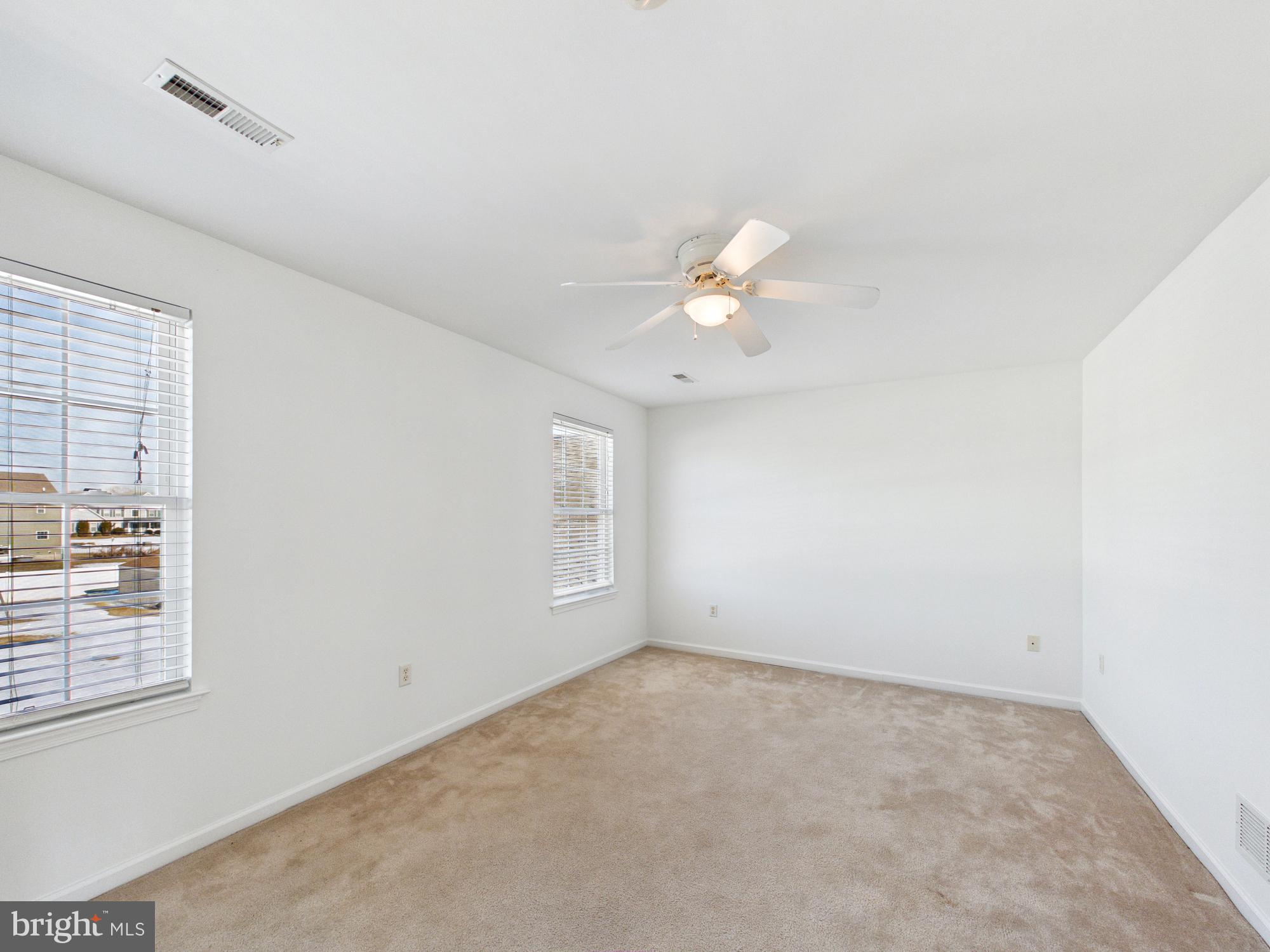 KNOLLAC ACRES - Residential