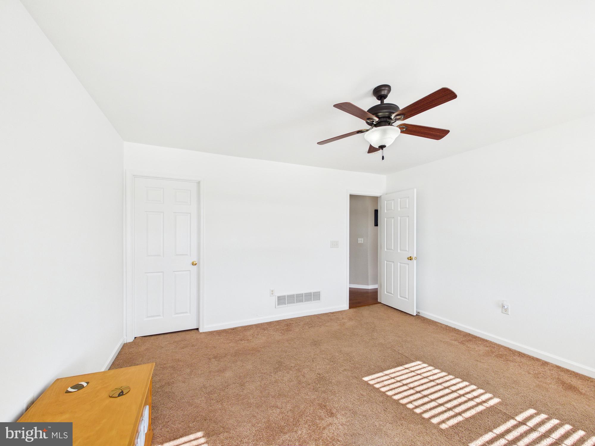 KNOLLAC ACRES - Residential