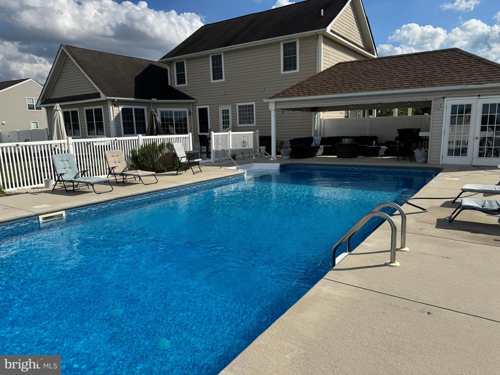 KNOLLAC ACRES - Residential