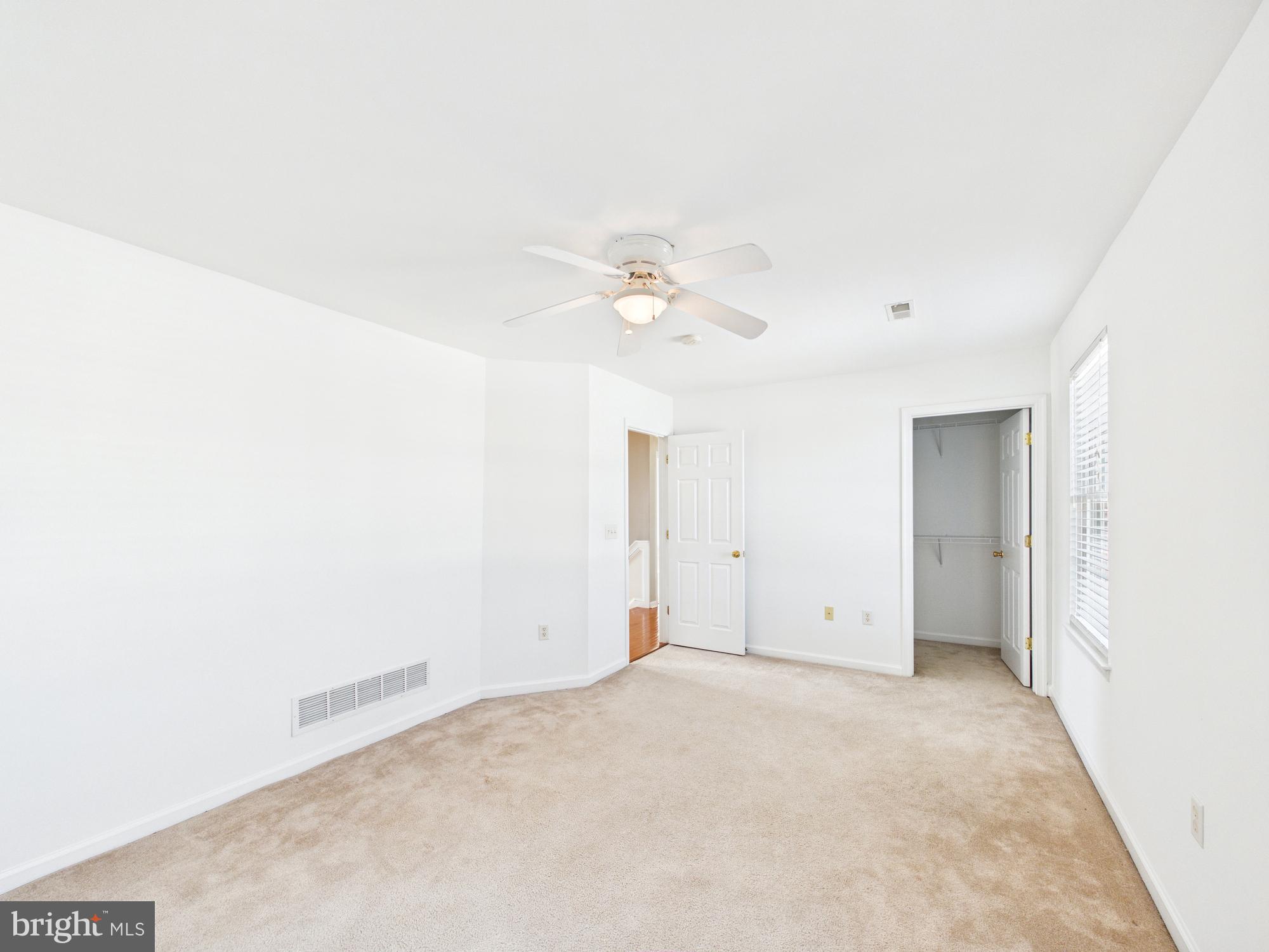 KNOLLAC ACRES - Residential