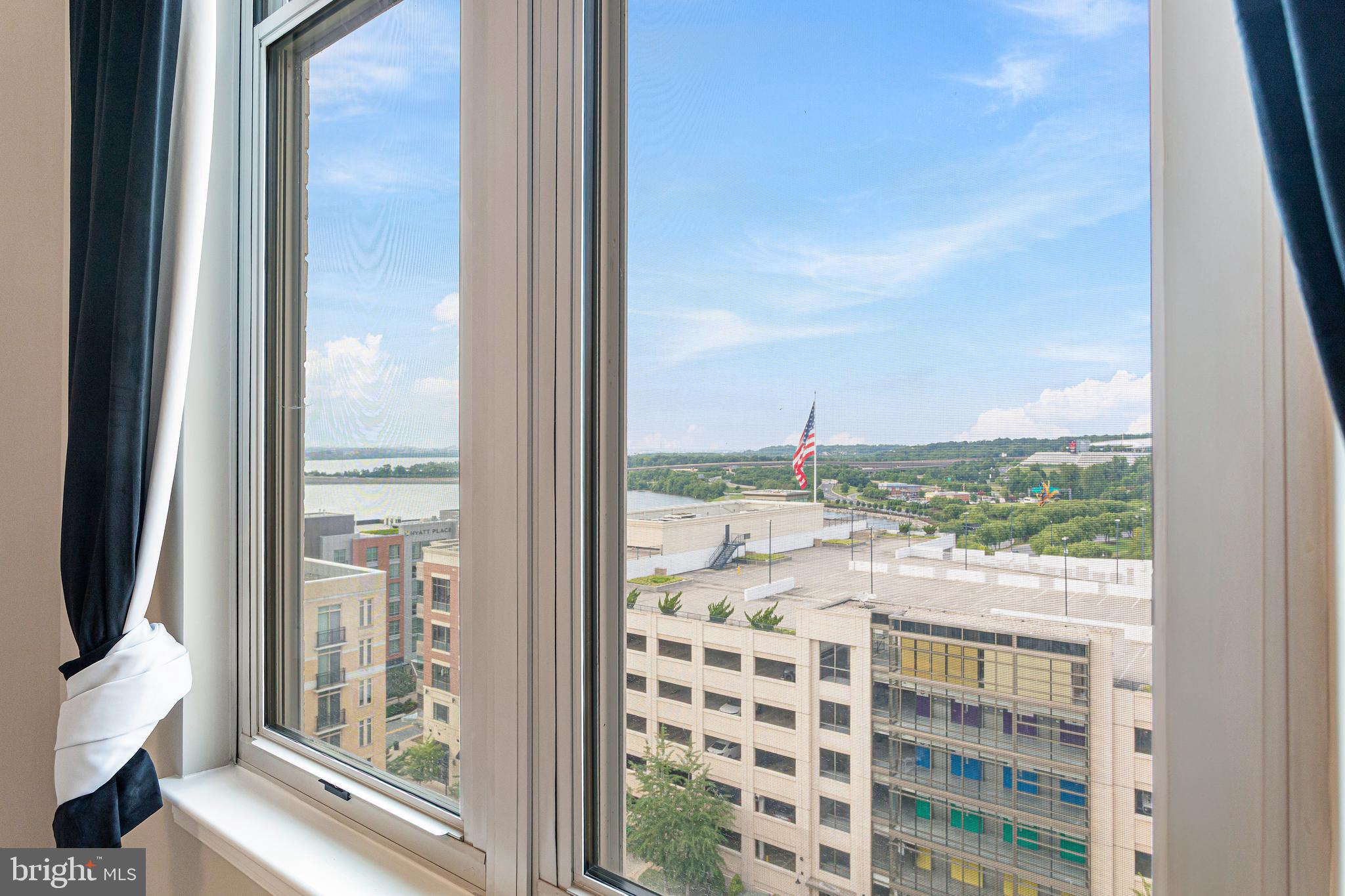 NATIONAL HARBOR - Residential