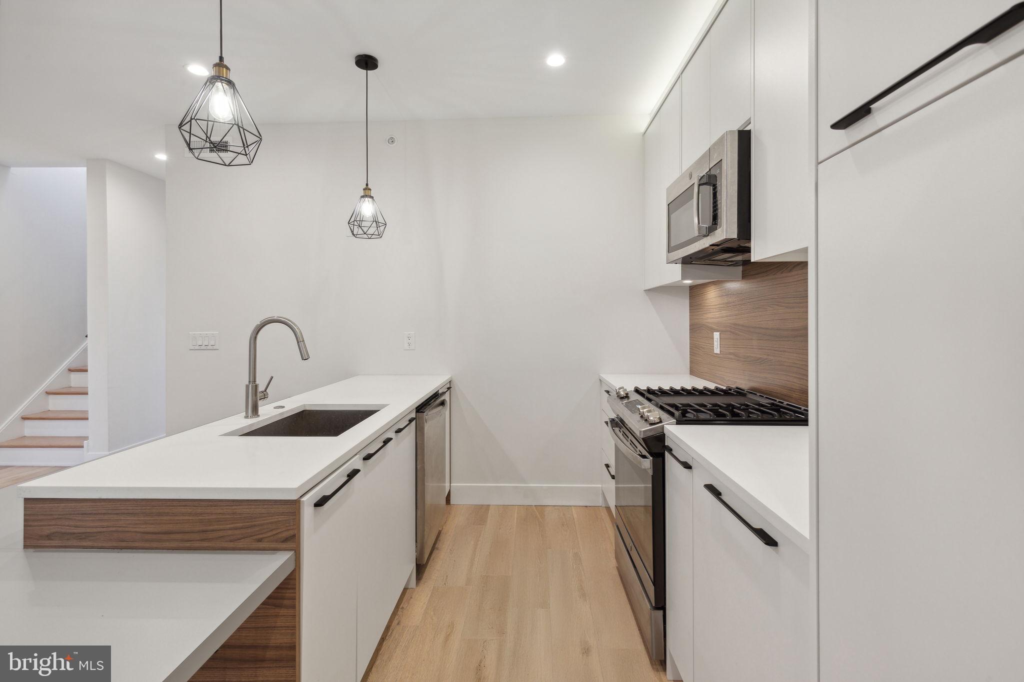 OLDE KENSINGTON - Residential Lease
