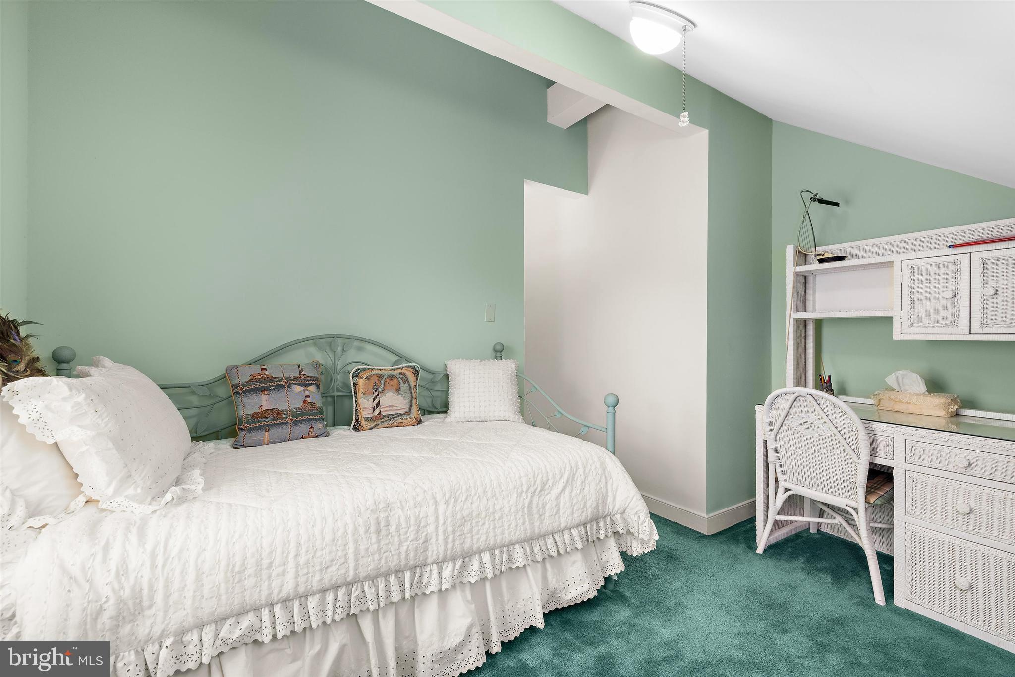THOMPSON CREEK CONDOS - Residential