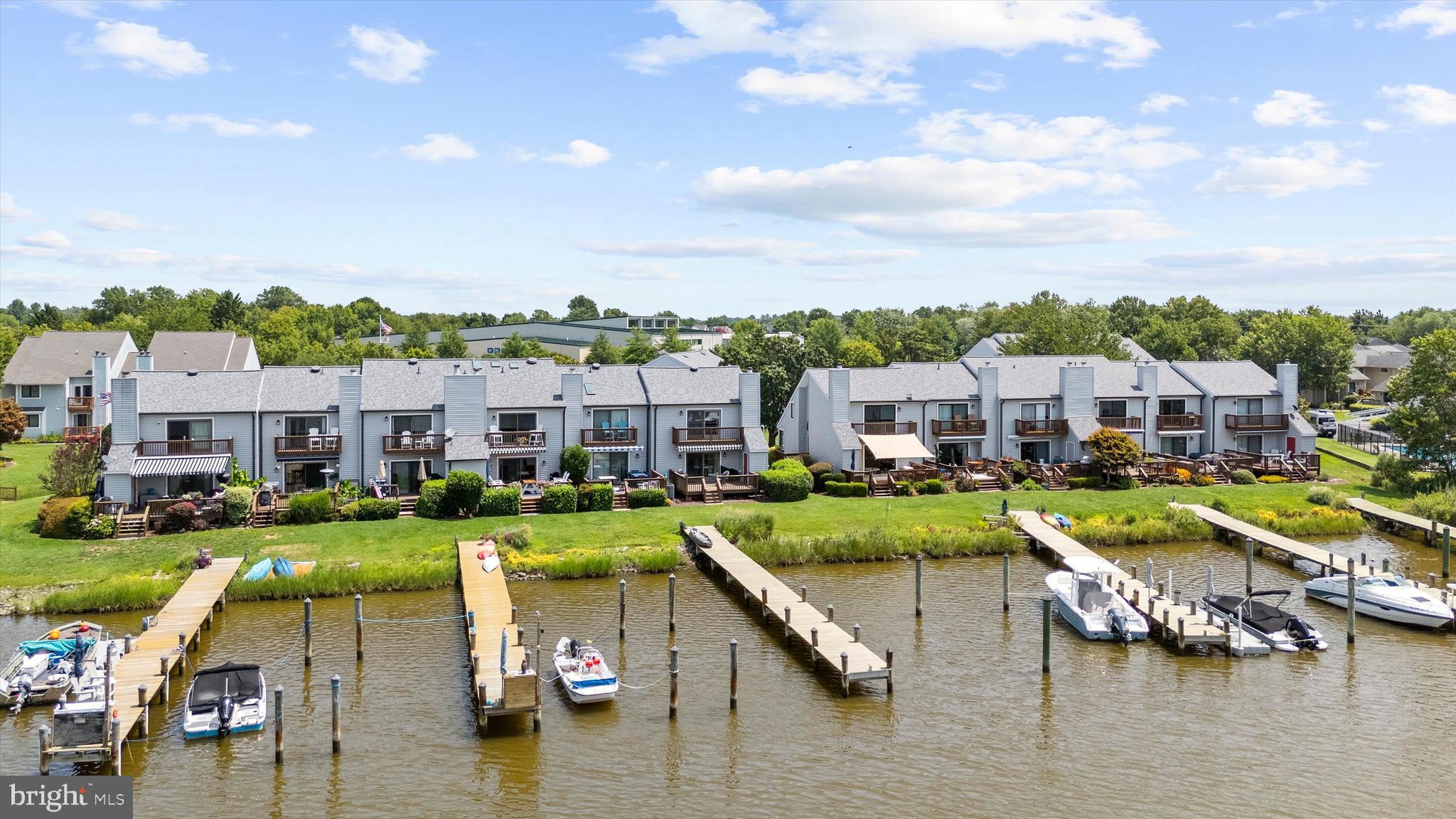 THOMPSON CREEK CONDOS - Residential
