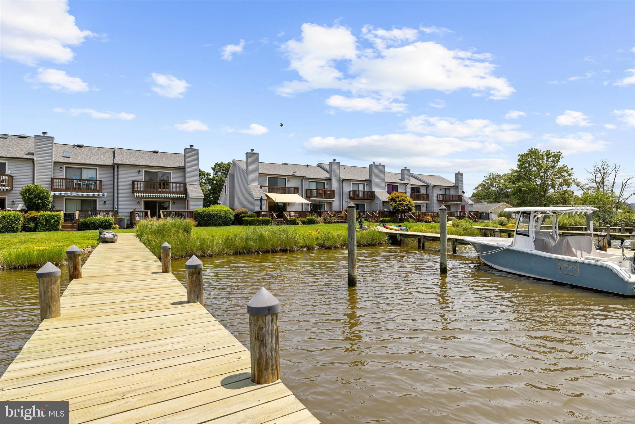 THOMPSON CREEK CONDOS - Residential
