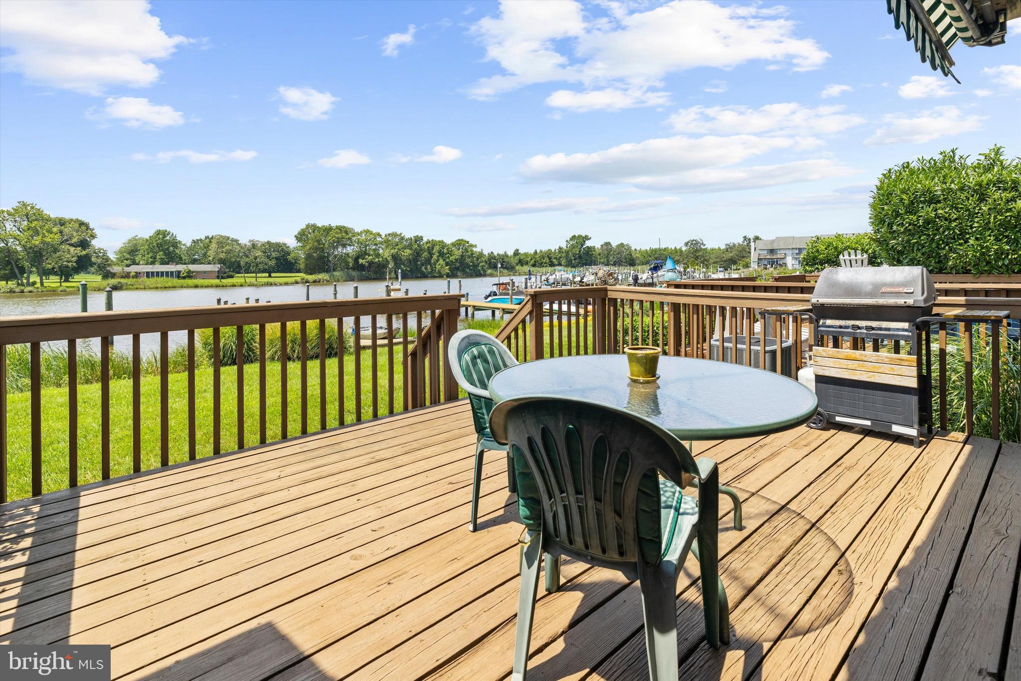 THOMPSON CREEK CONDOS - Residential