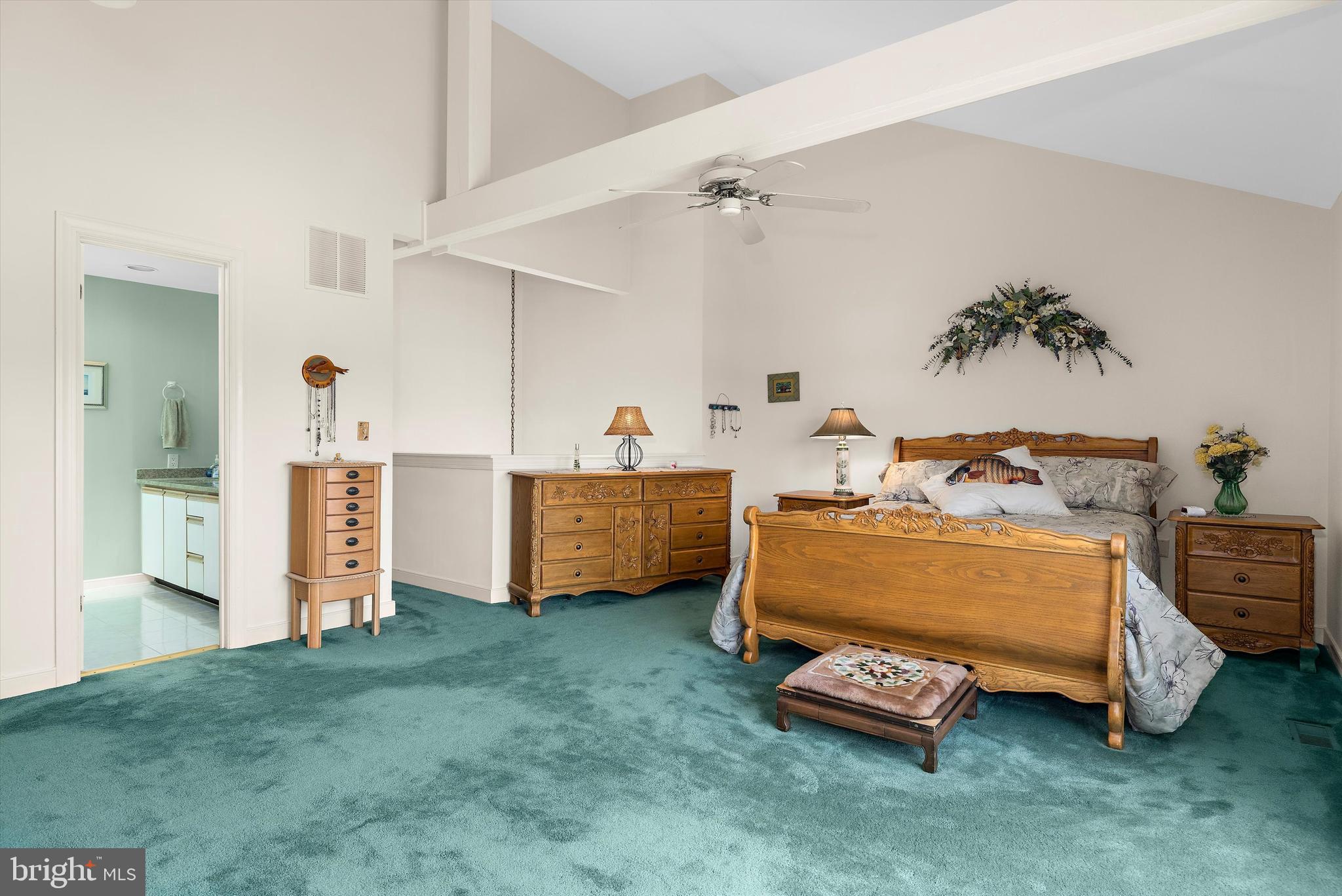 THOMPSON CREEK CONDOS - Residential