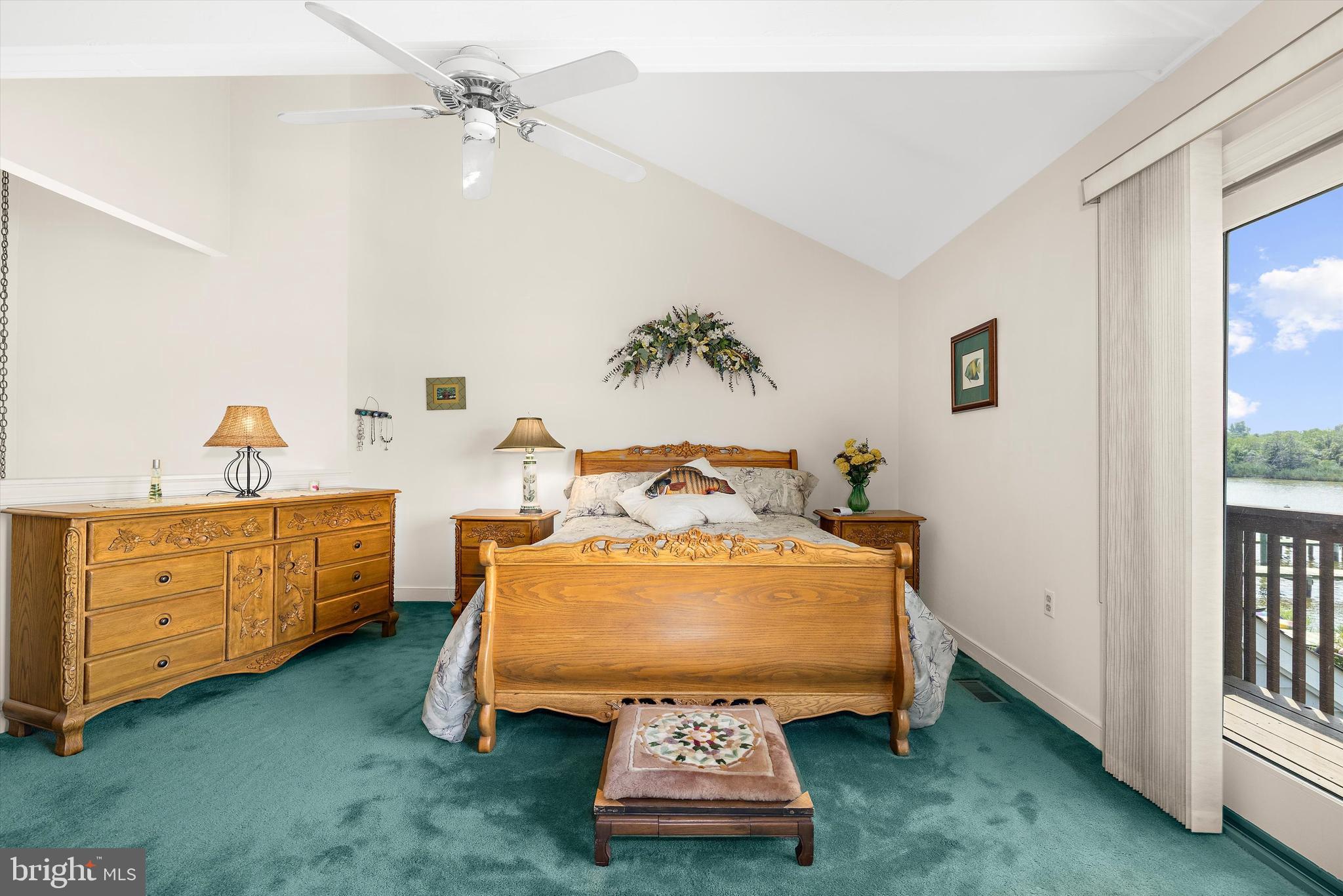 THOMPSON CREEK CONDOS - Residential