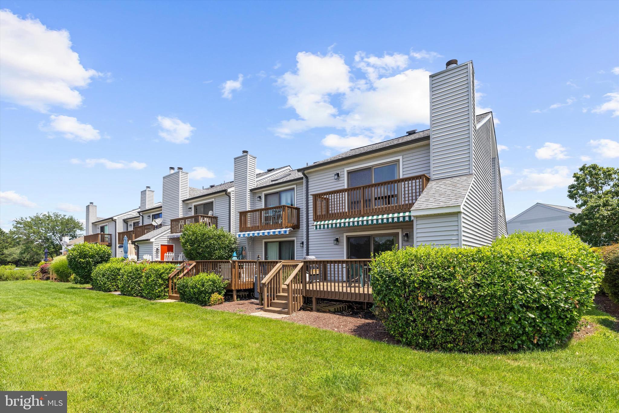 THOMPSON CREEK CONDOS - Residential