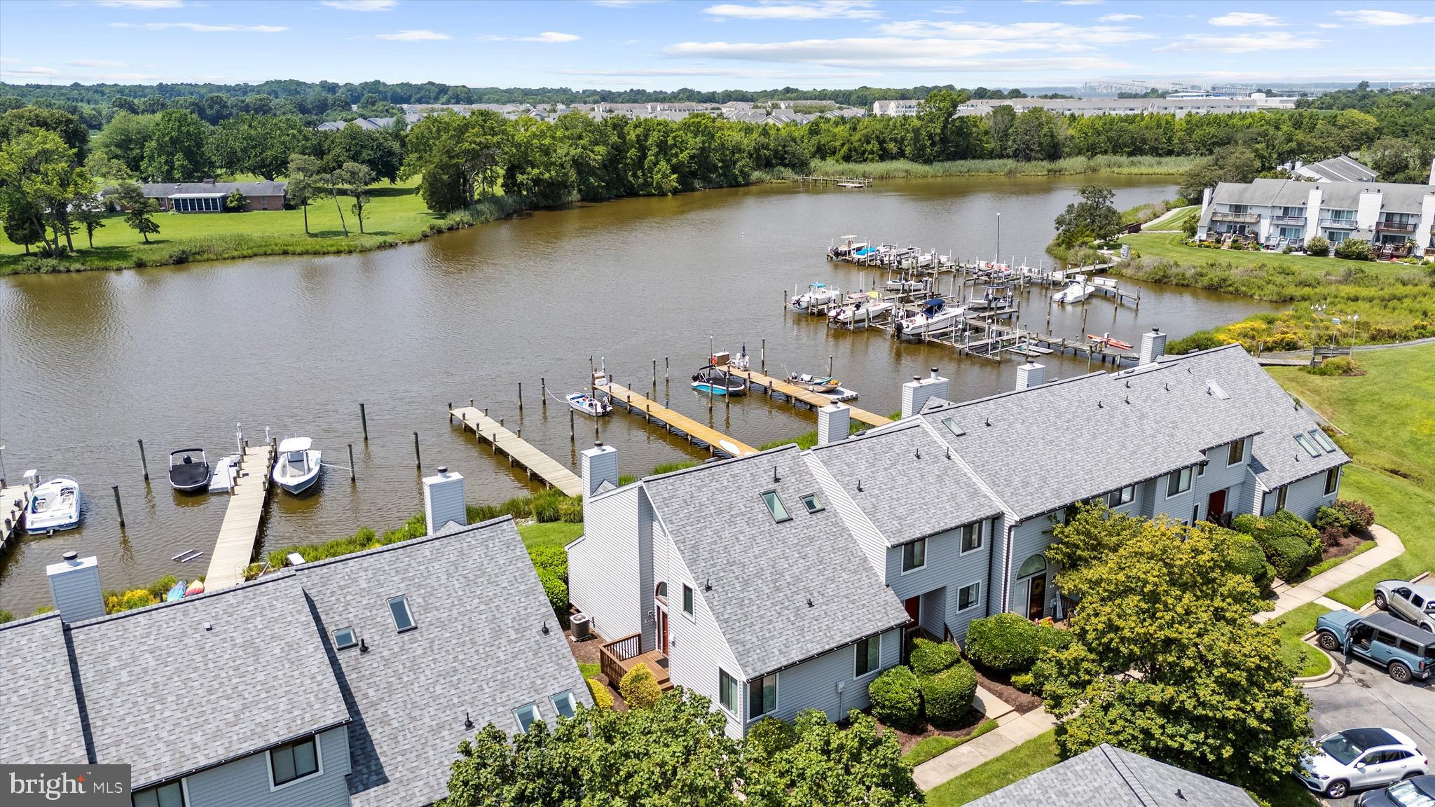 THOMPSON CREEK CONDOS - Residential
