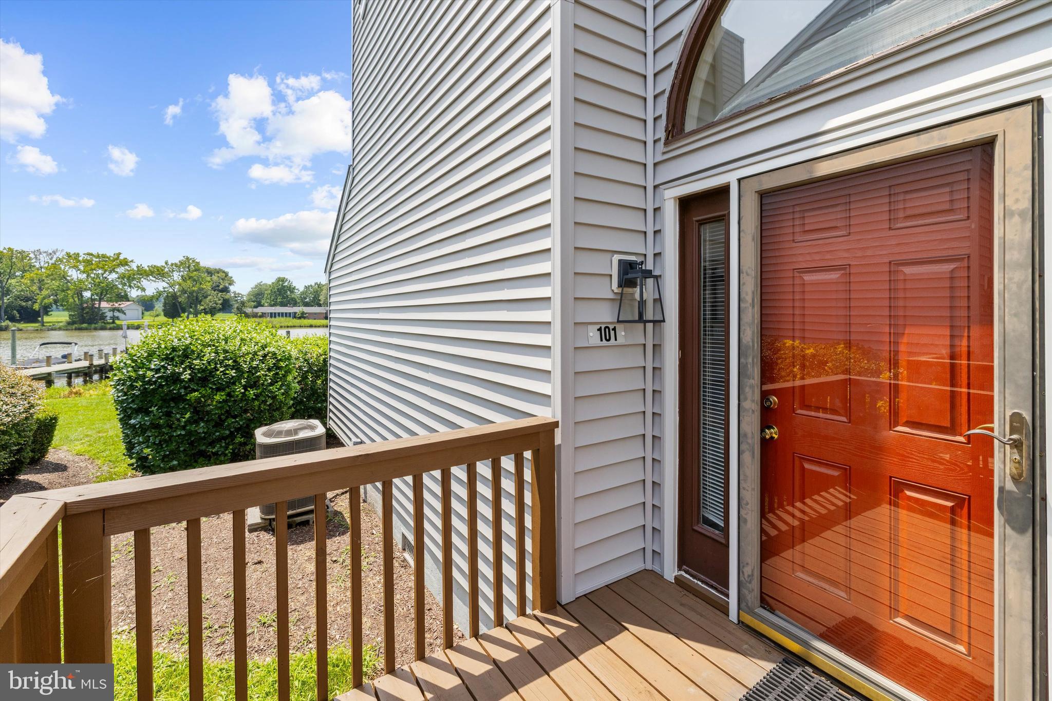 THOMPSON CREEK CONDOS - Residential