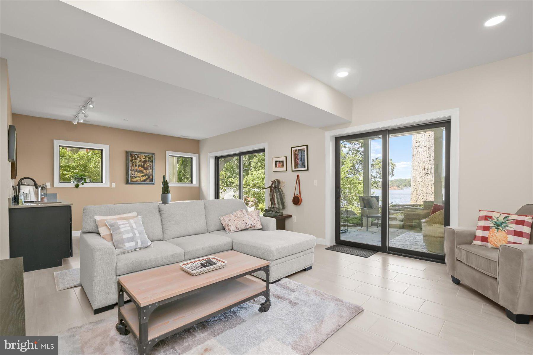 SYLVAN SHORES - Residential