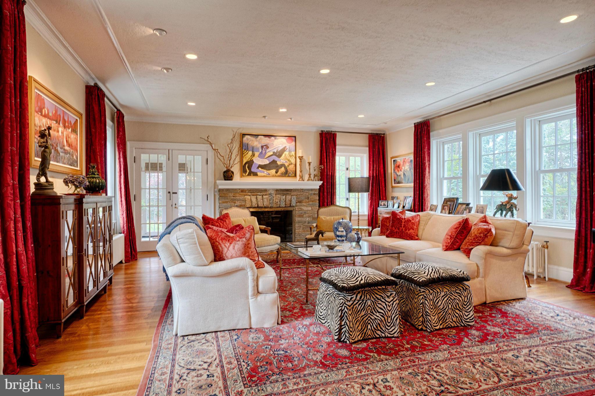 COUNTRY CLUB HILLS - Residential