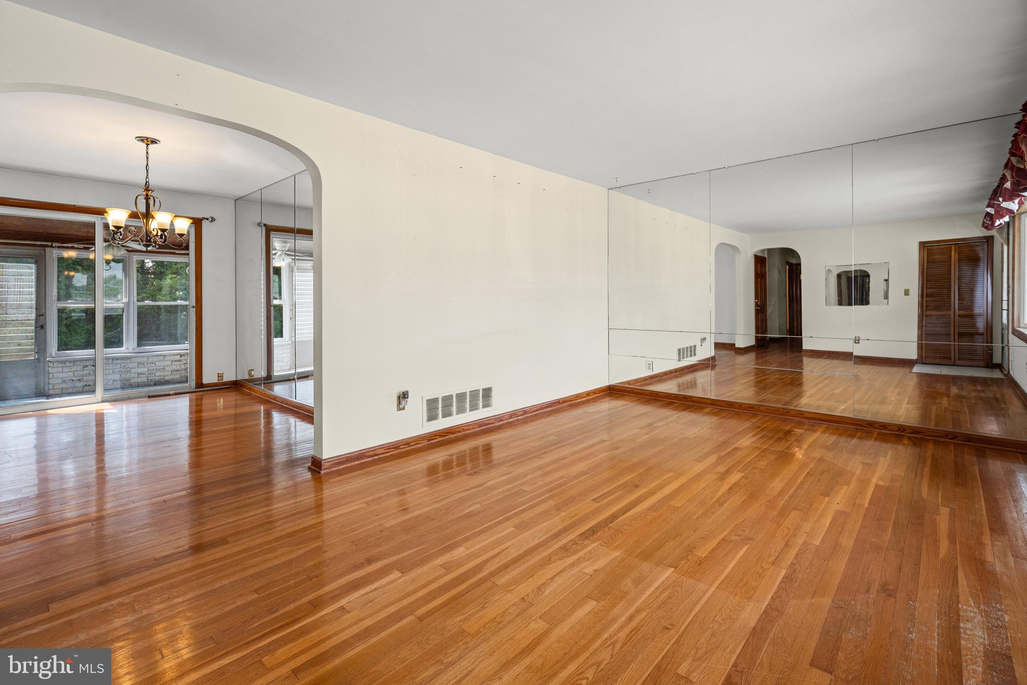 HARWOOD MANOR - Residential