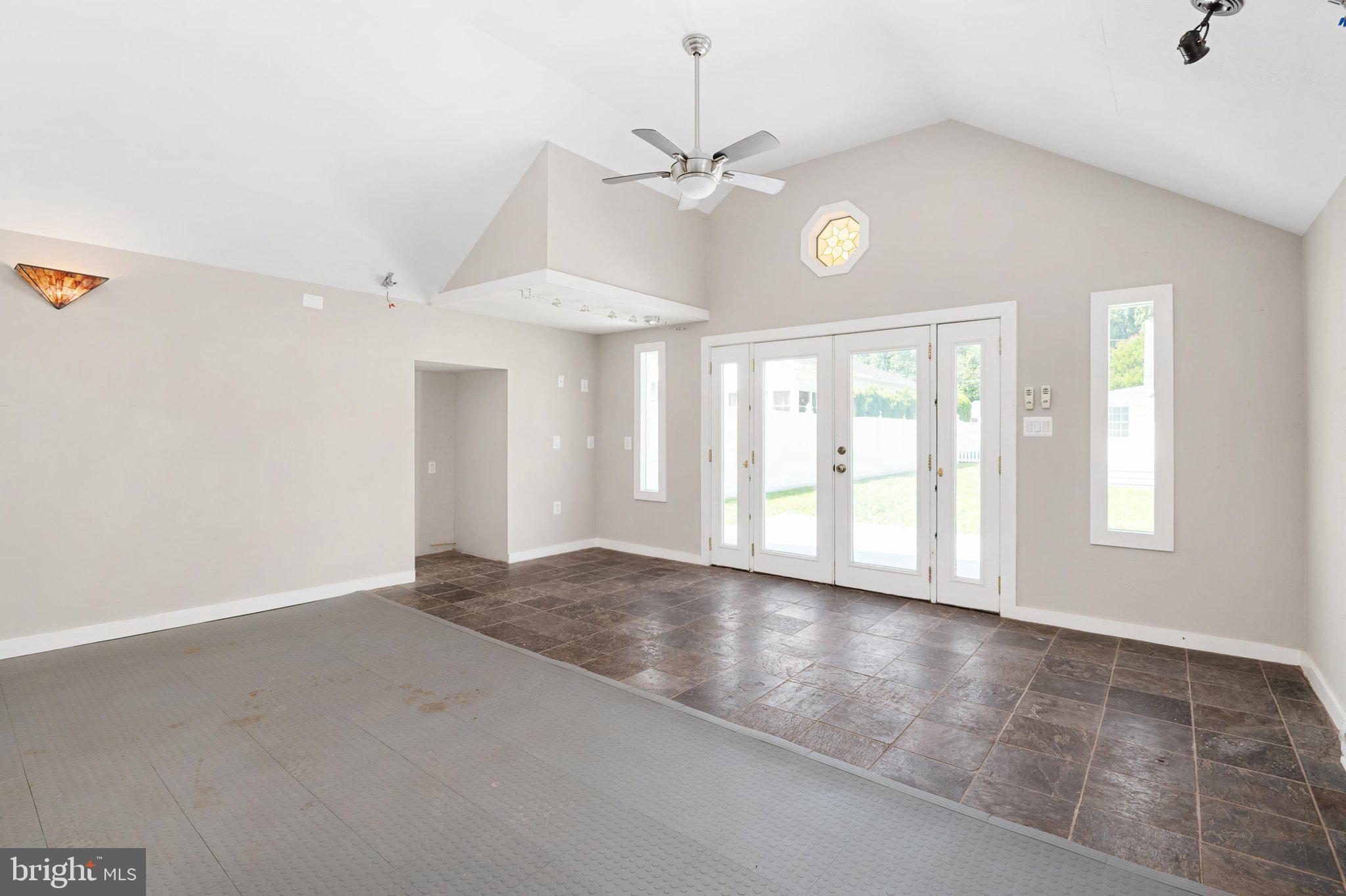 FRANKLIN MANOR BEACH - Residential