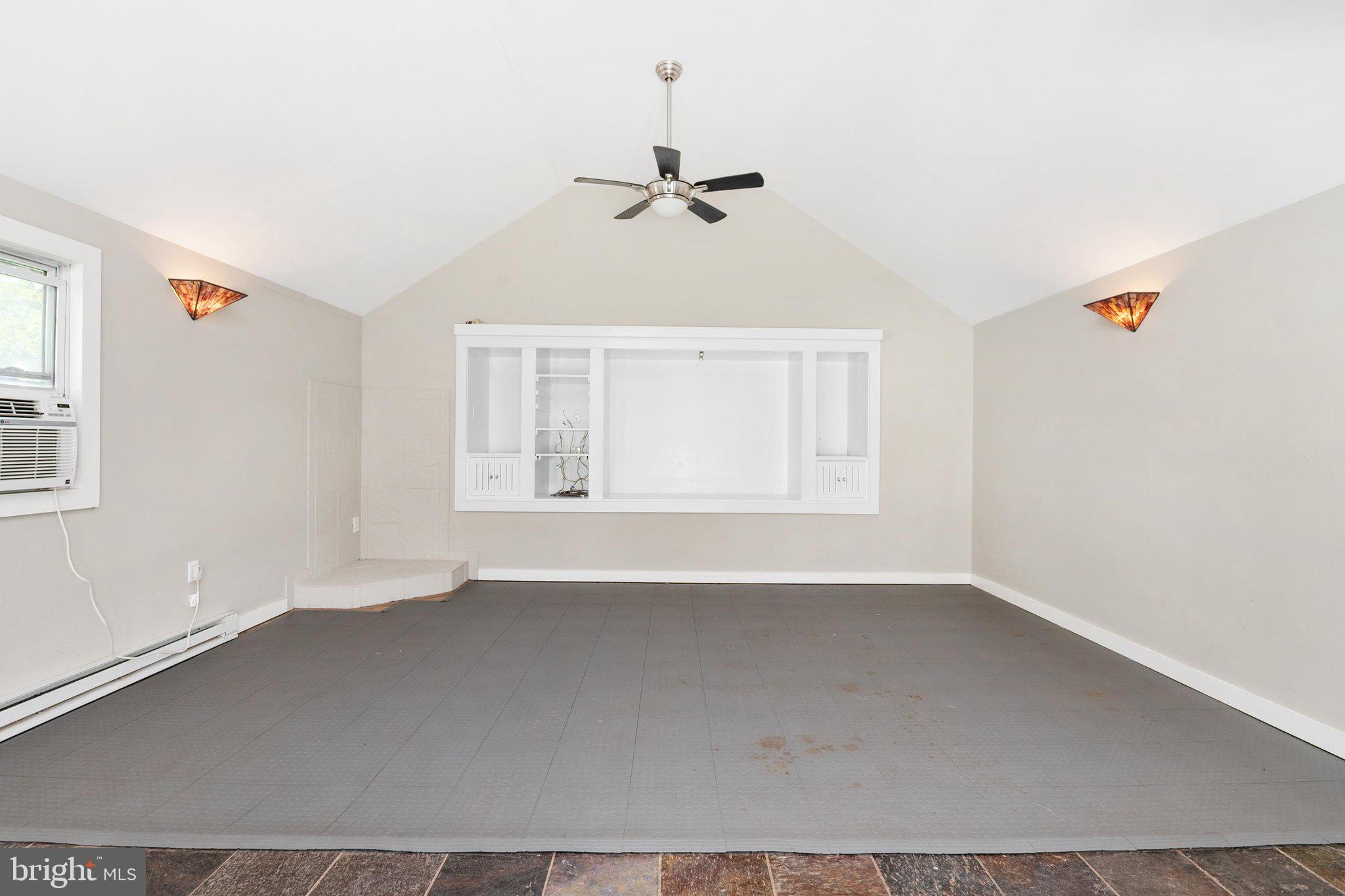 FRANKLIN MANOR BEACH - Residential