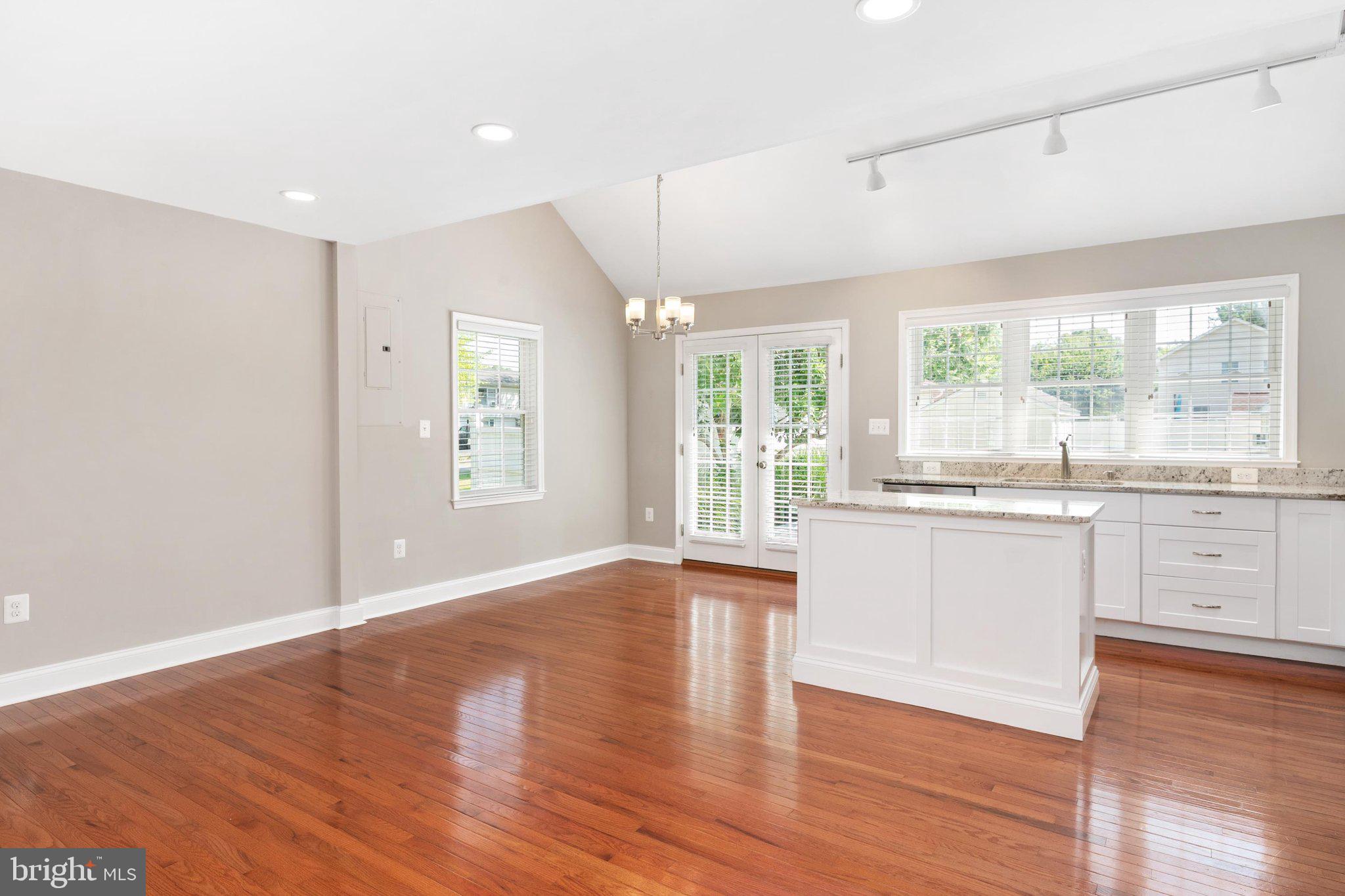 FRANKLIN MANOR BEACH - Residential