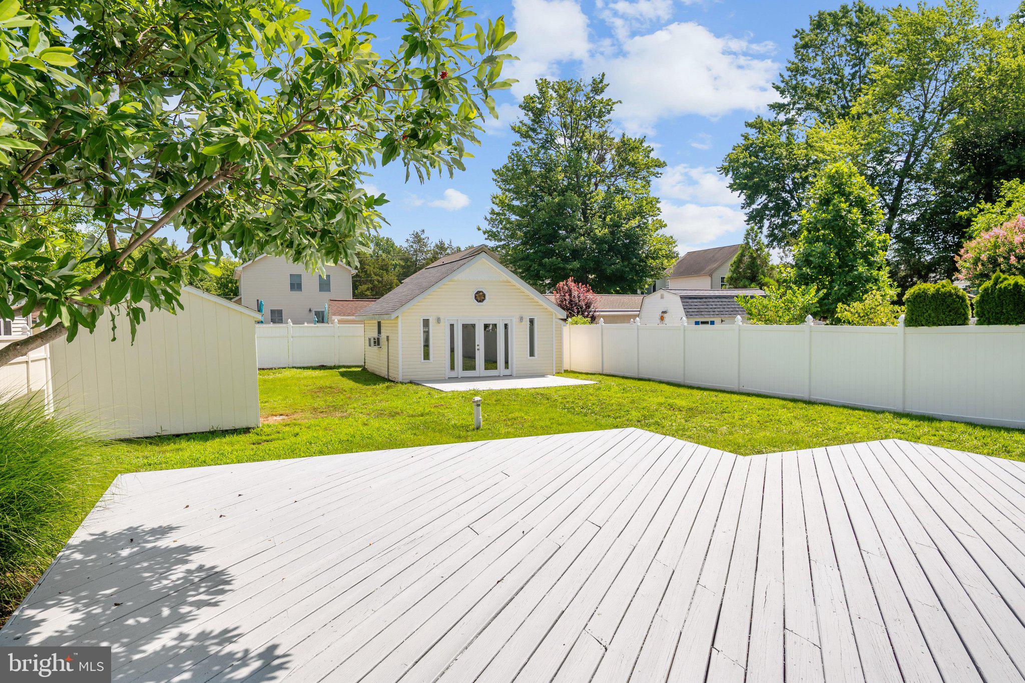 FRANKLIN MANOR BEACH - Residential