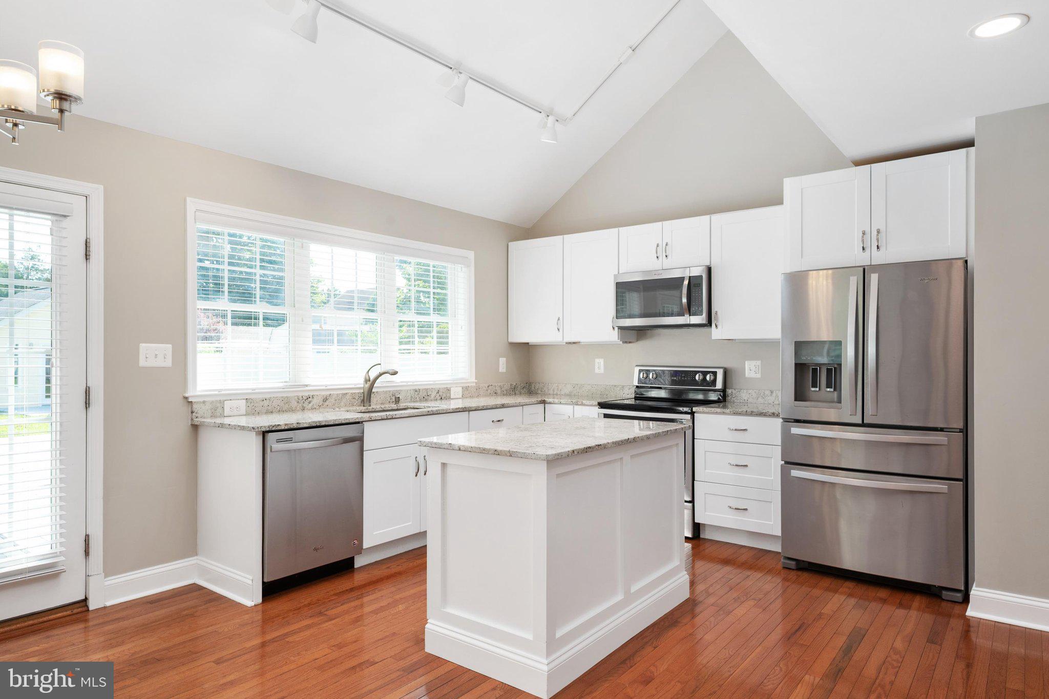 FRANKLIN MANOR BEACH - Residential