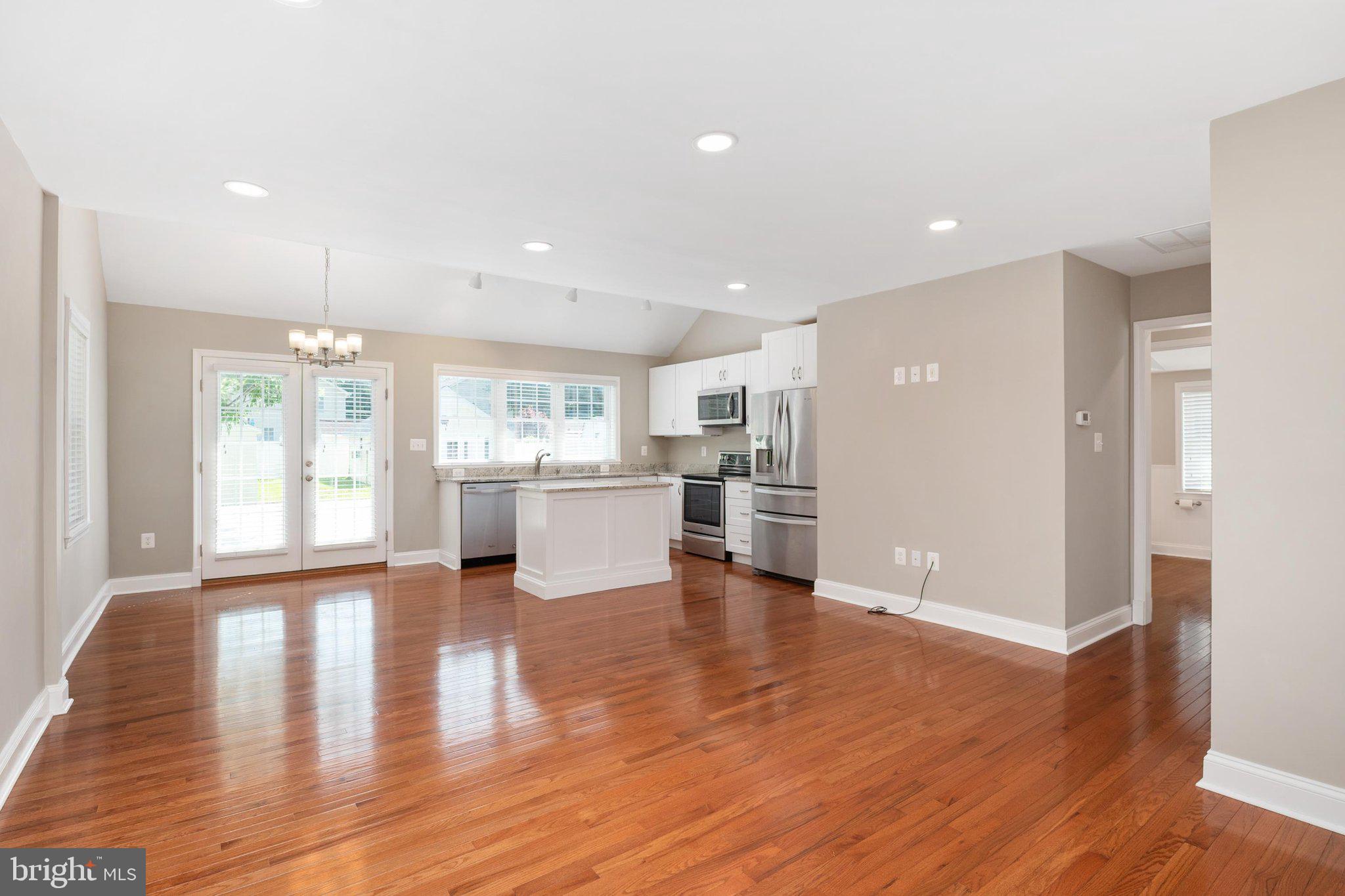 FRANKLIN MANOR BEACH - Residential