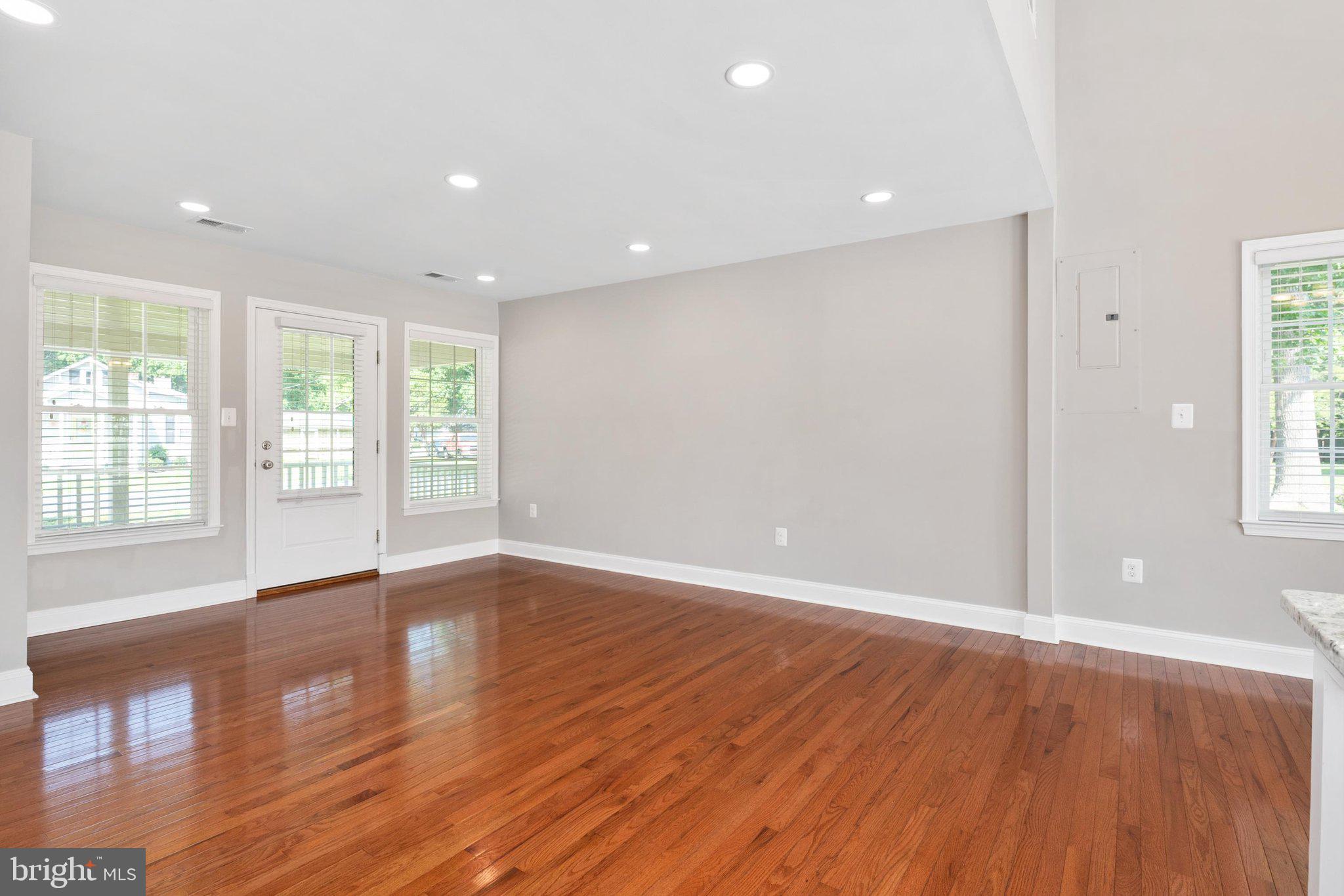 FRANKLIN MANOR BEACH - Residential