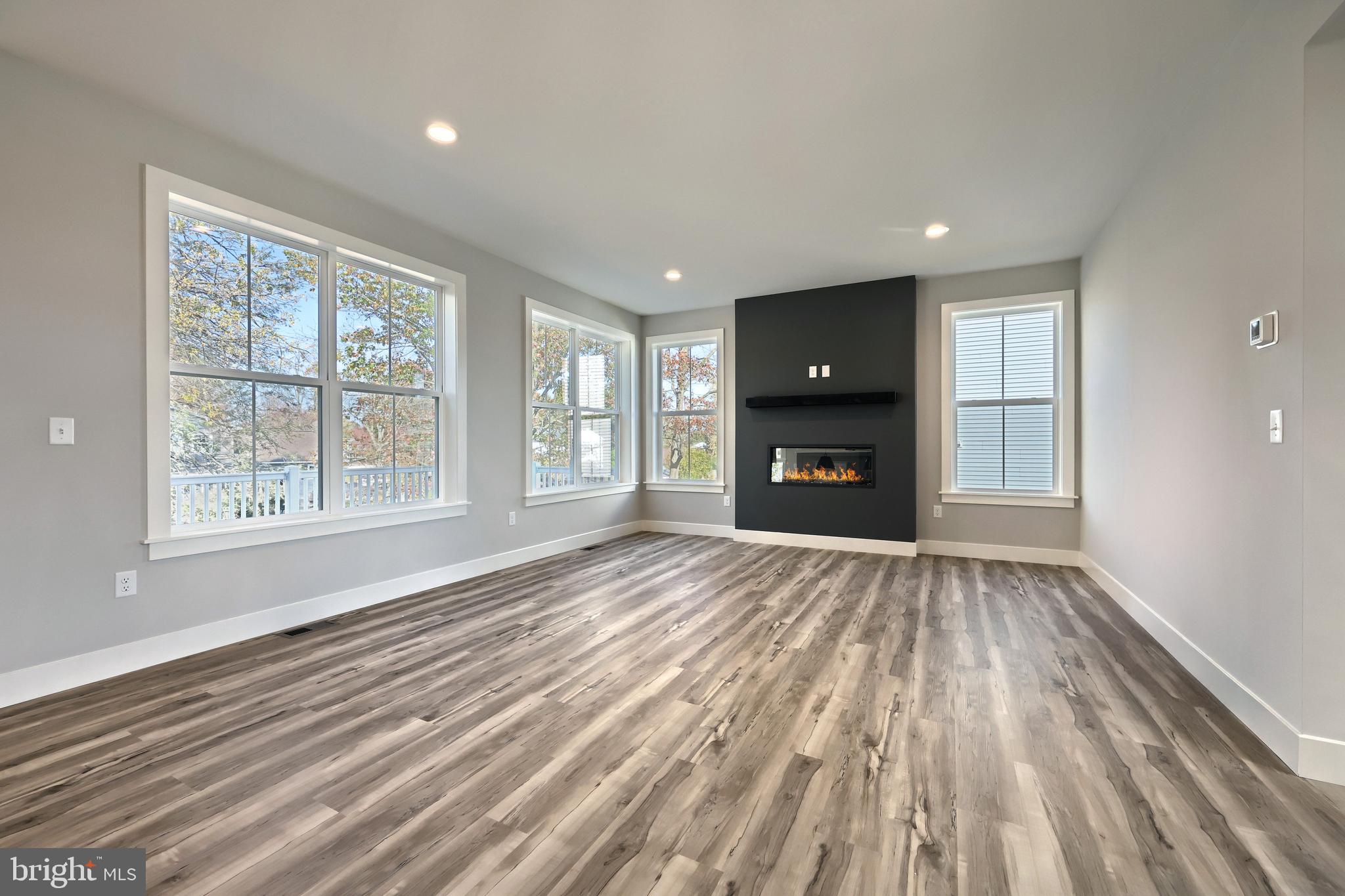 WALTON HILL - Residential